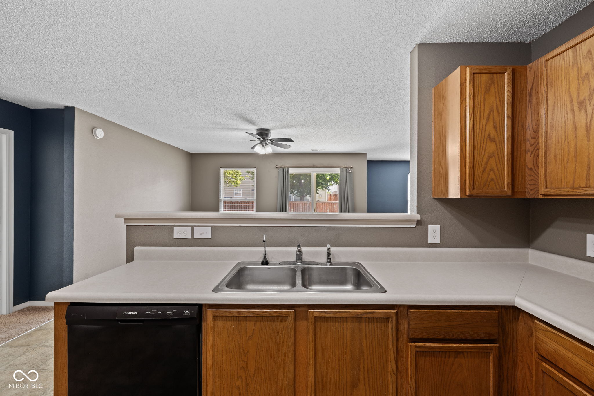 14283 Refreshing Garden Lane