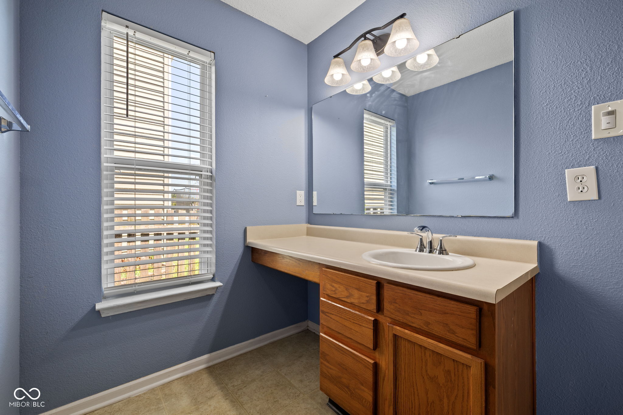 14283 Refreshing Garden Lane