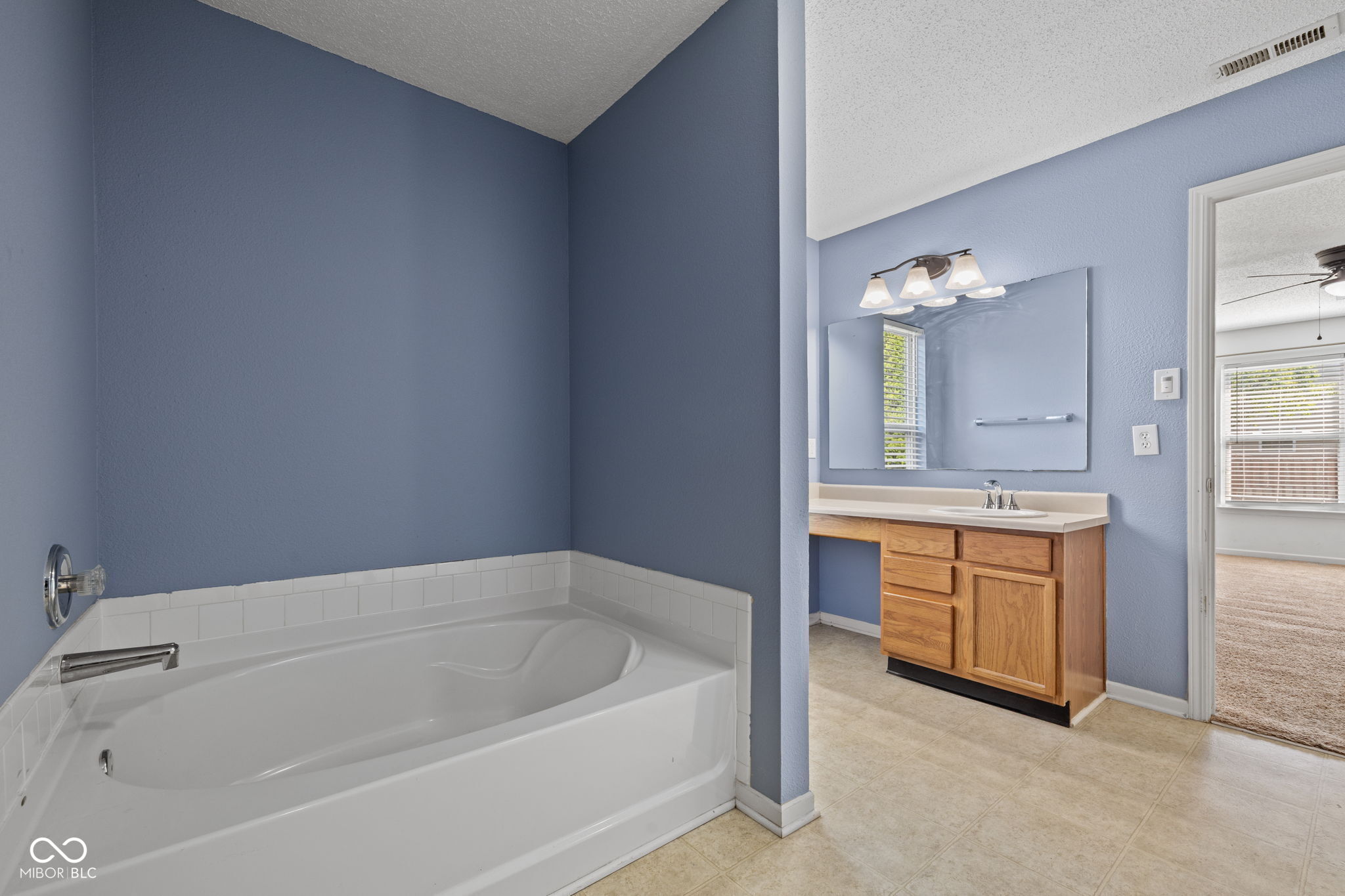14283 Refreshing Garden Lane