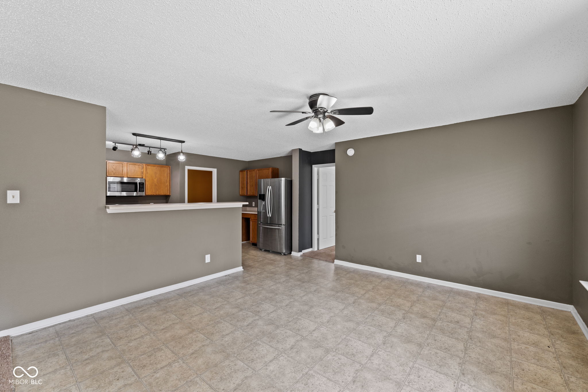 14283 Refreshing Garden Lane