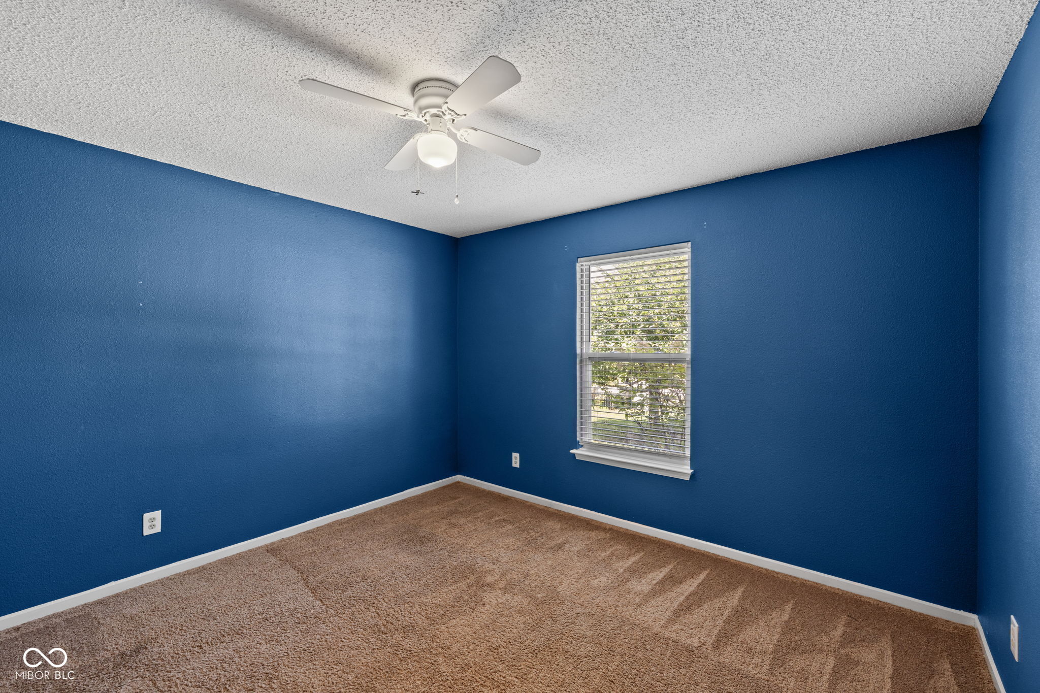 14283 Refreshing Garden Lane