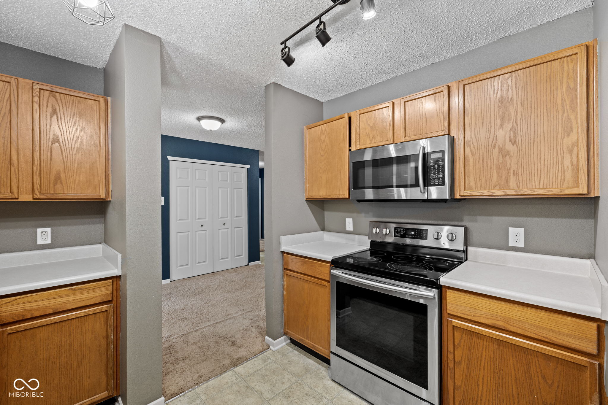 14283 Refreshing Garden Lane