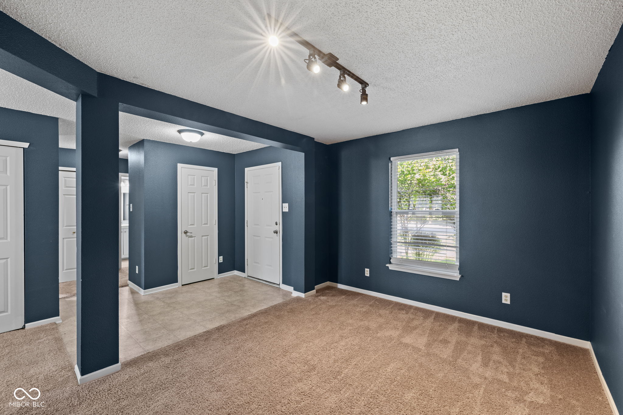 14283 Refreshing Garden Lane