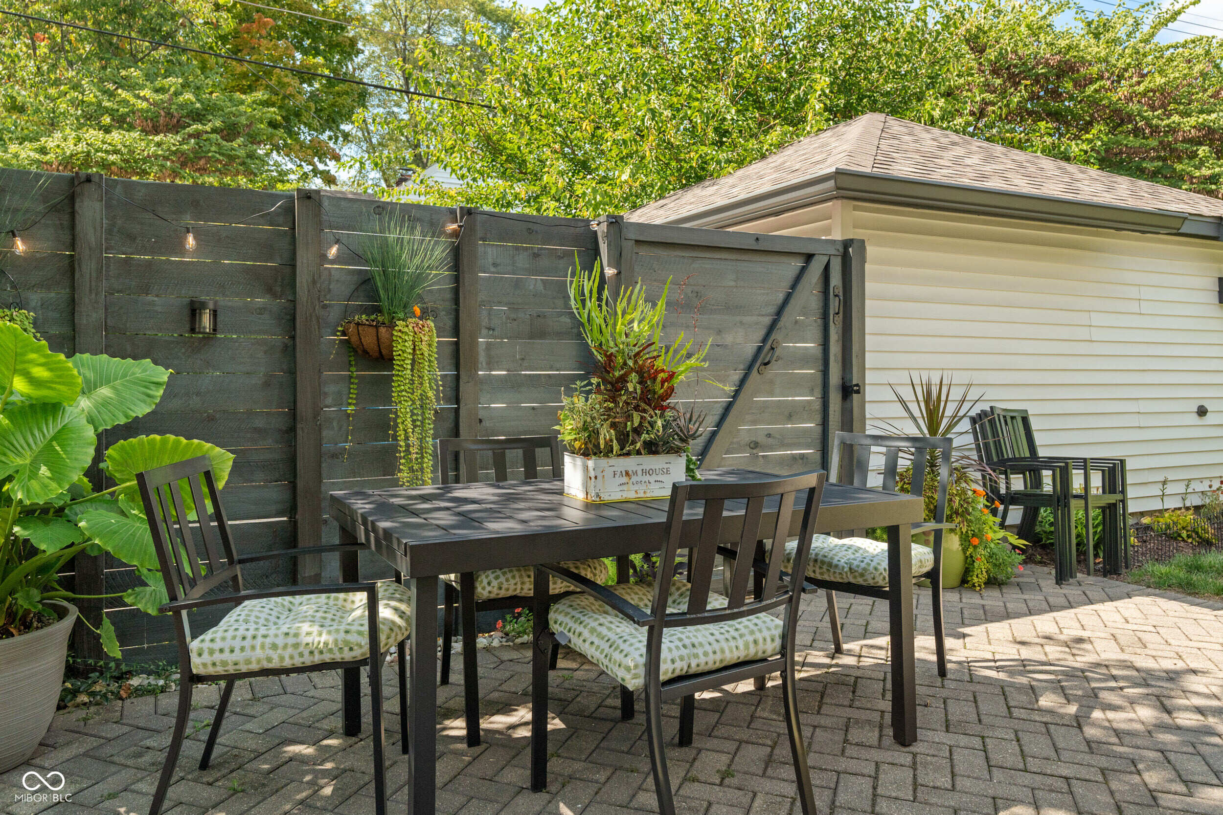 4702 N Illinois Street