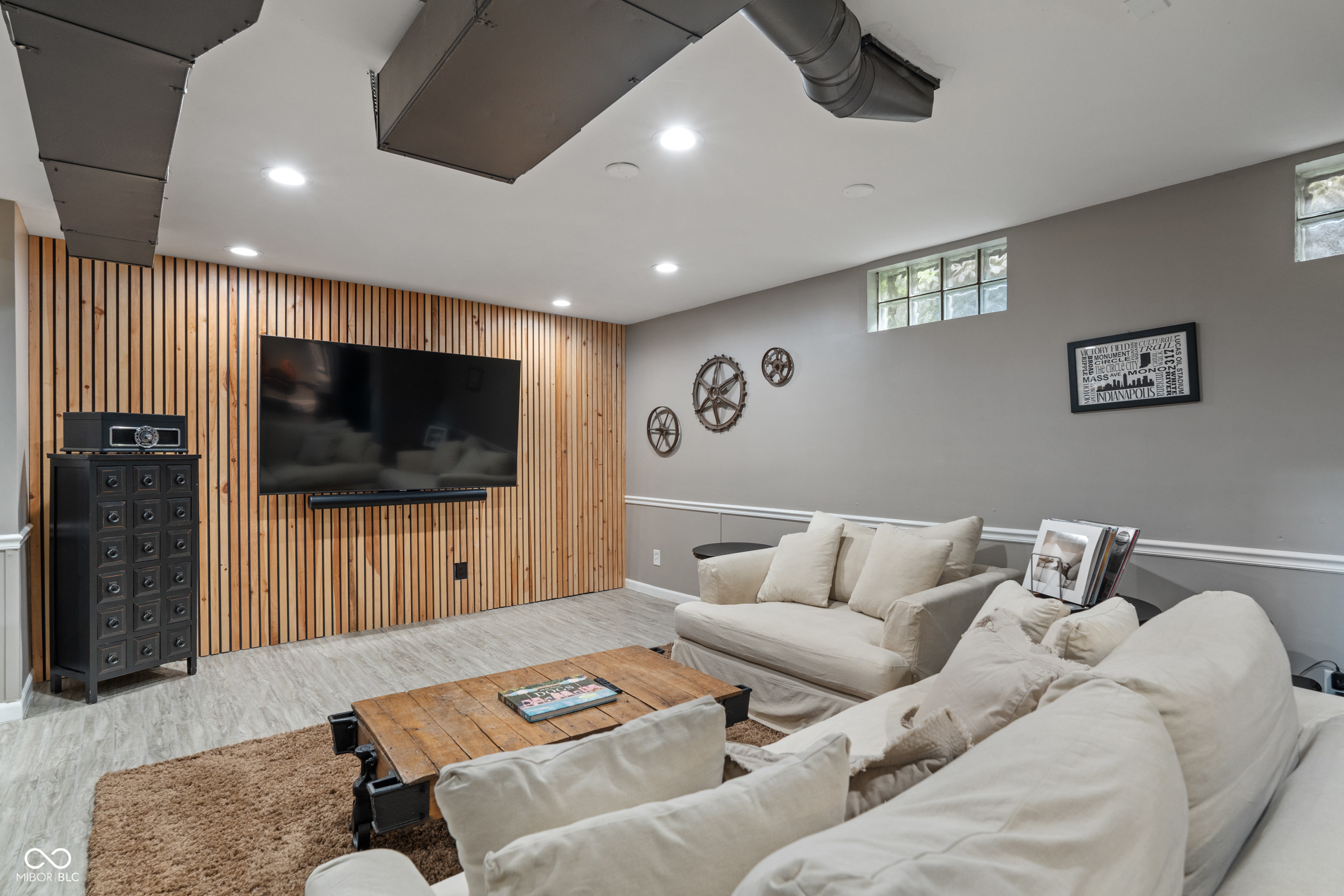 4702 N Illinois Street