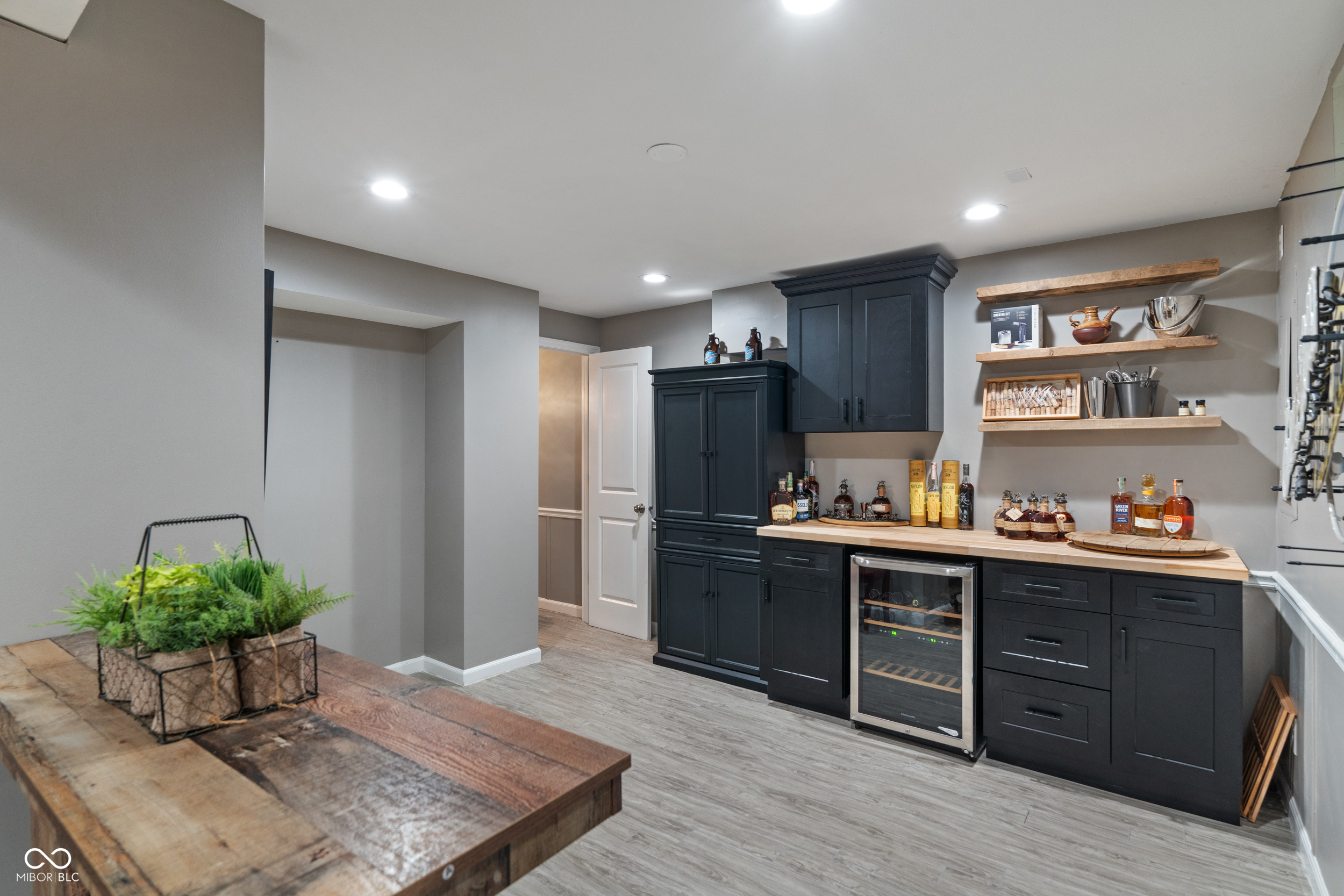 4702 N Illinois Street