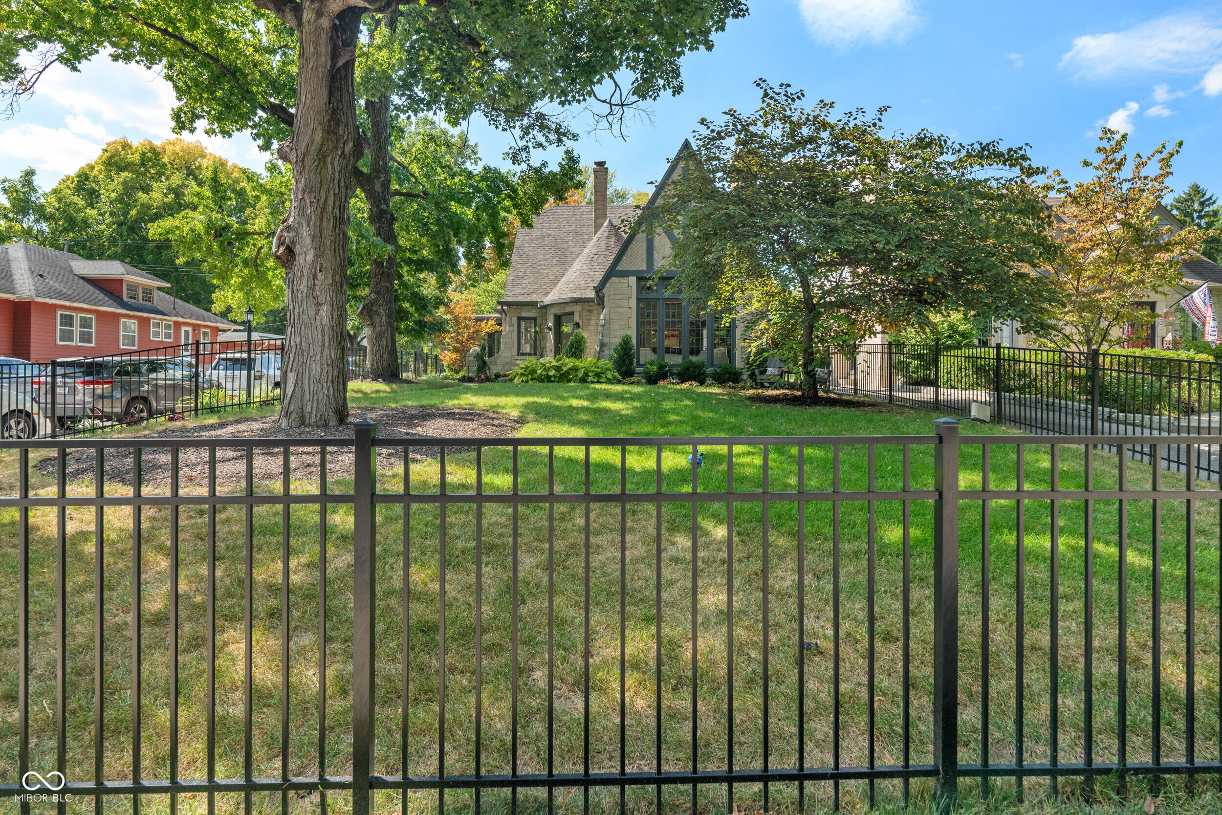 4702 N Illinois Street