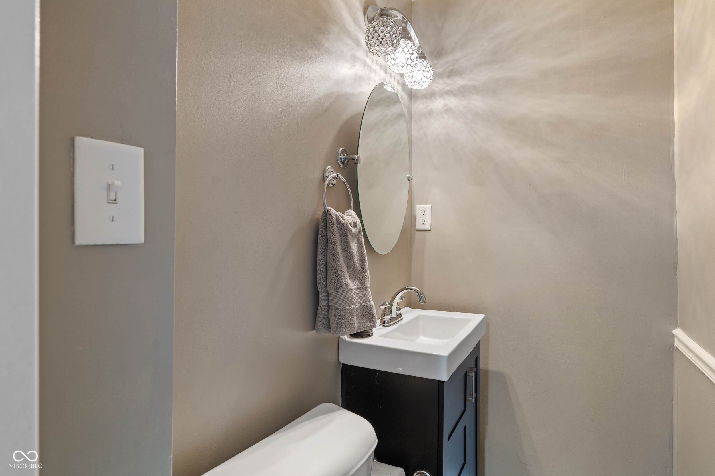 4702 N Illinois Street