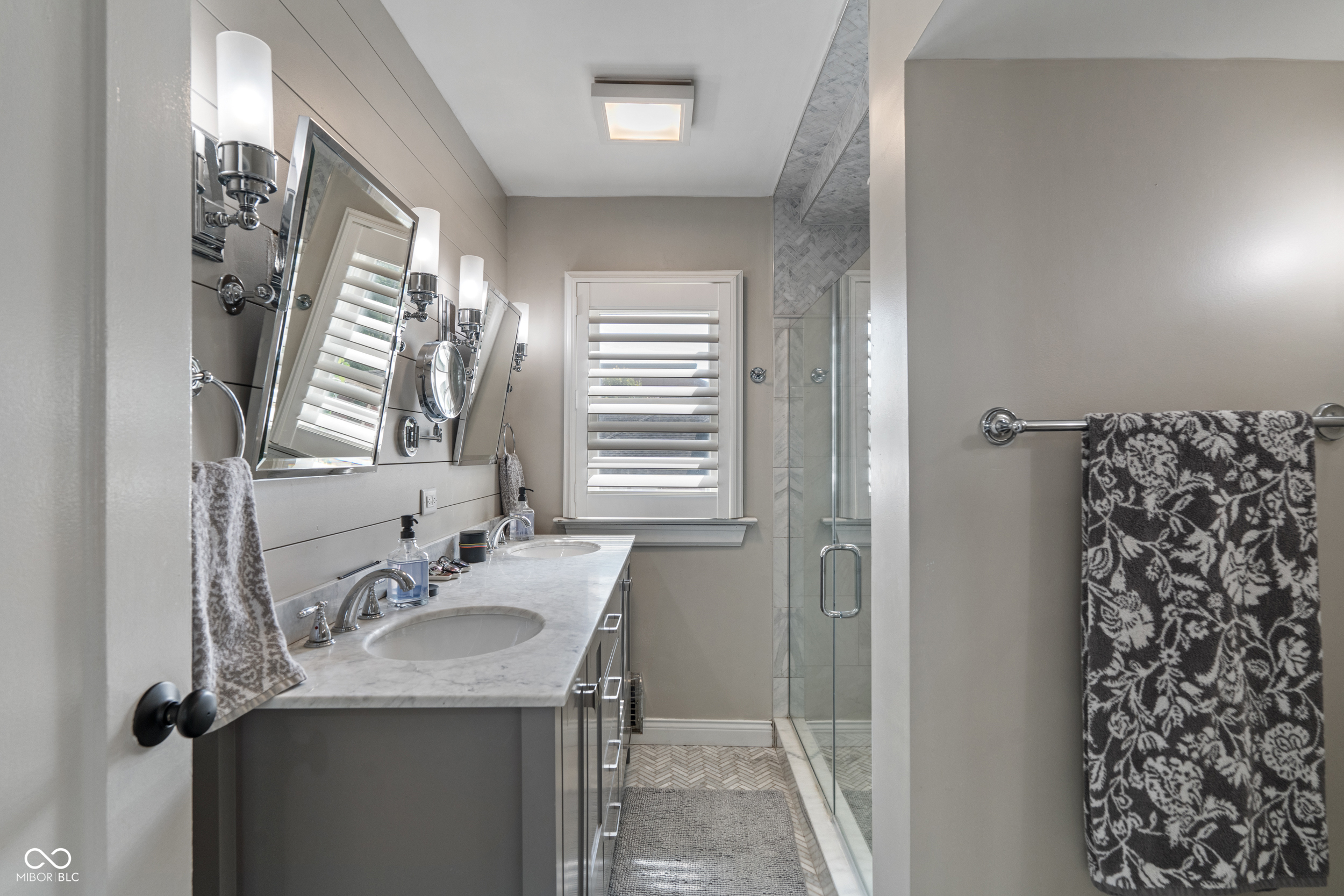 4702 N Illinois Street