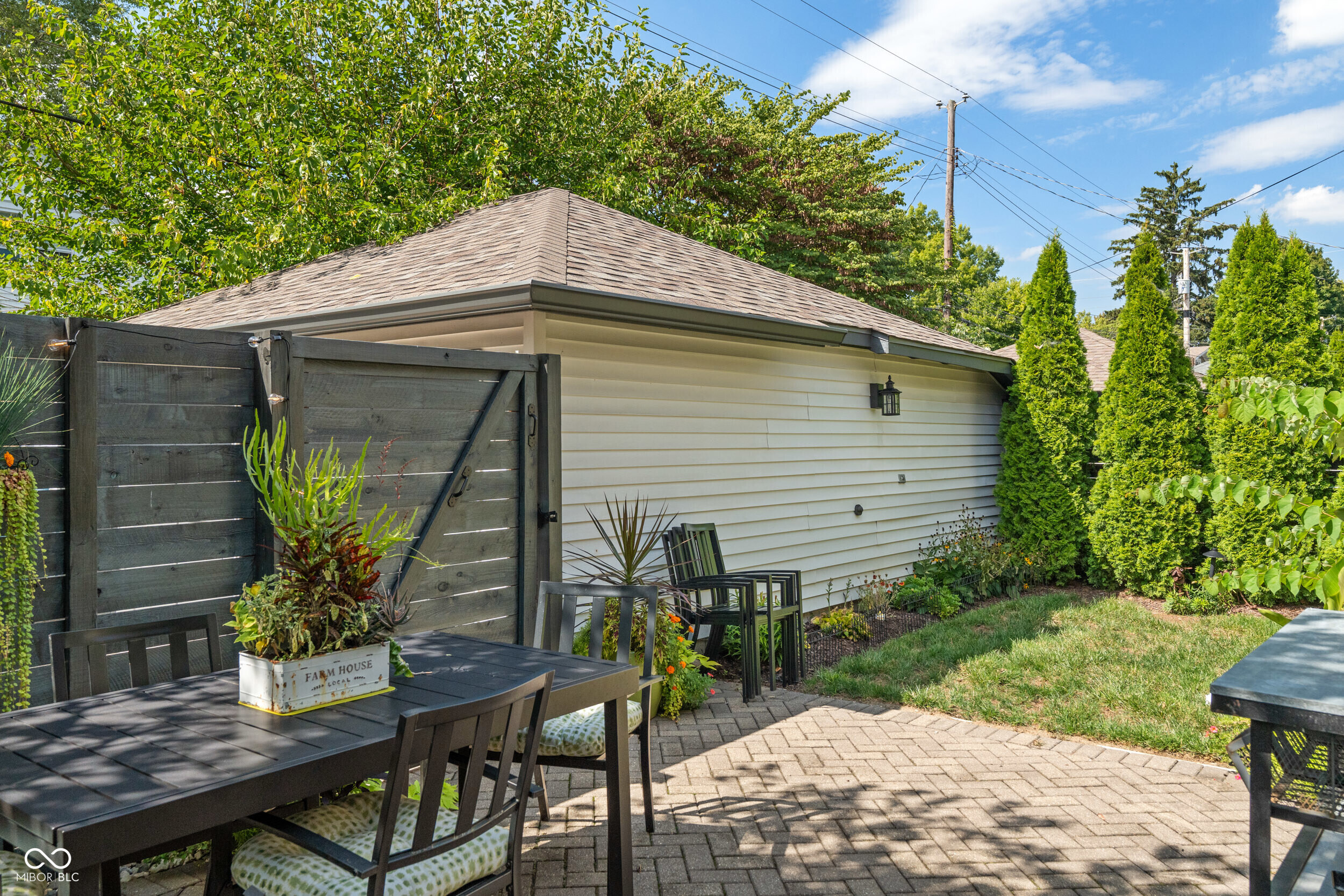 4702 N Illinois Street