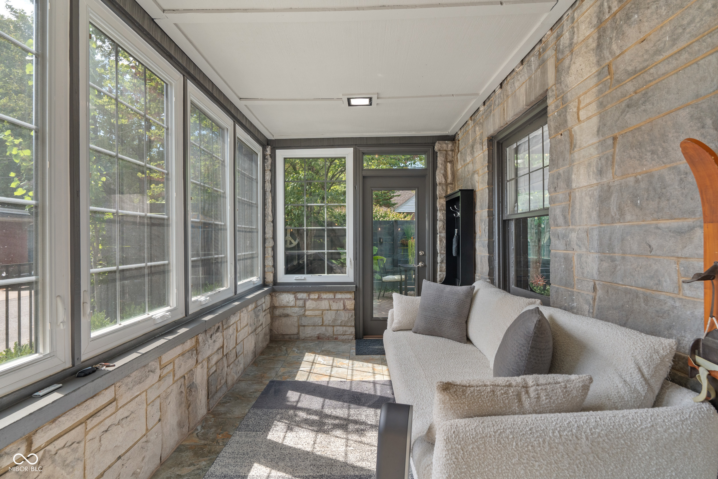 4702 N Illinois Street