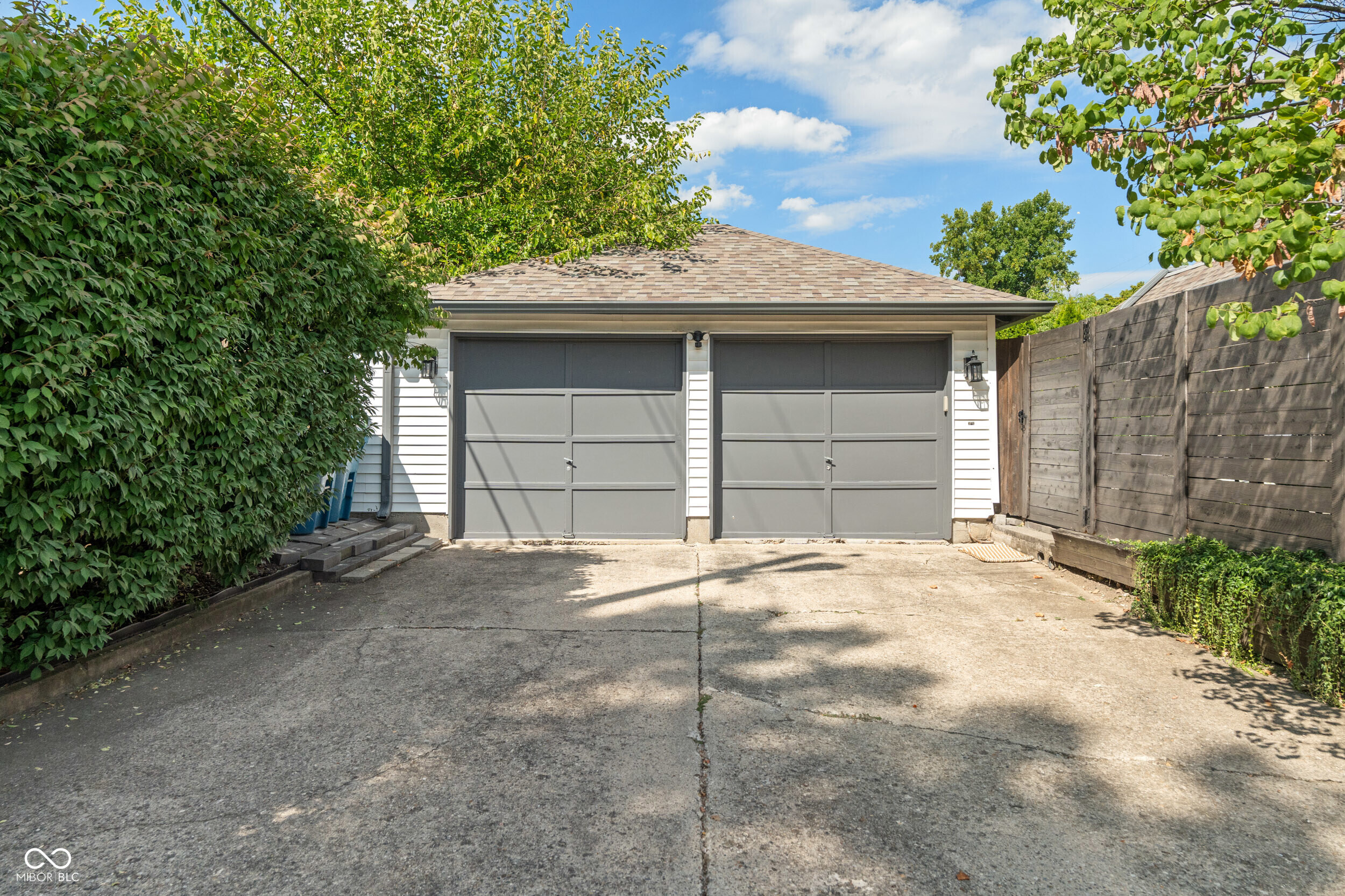 4702 N Illinois Street