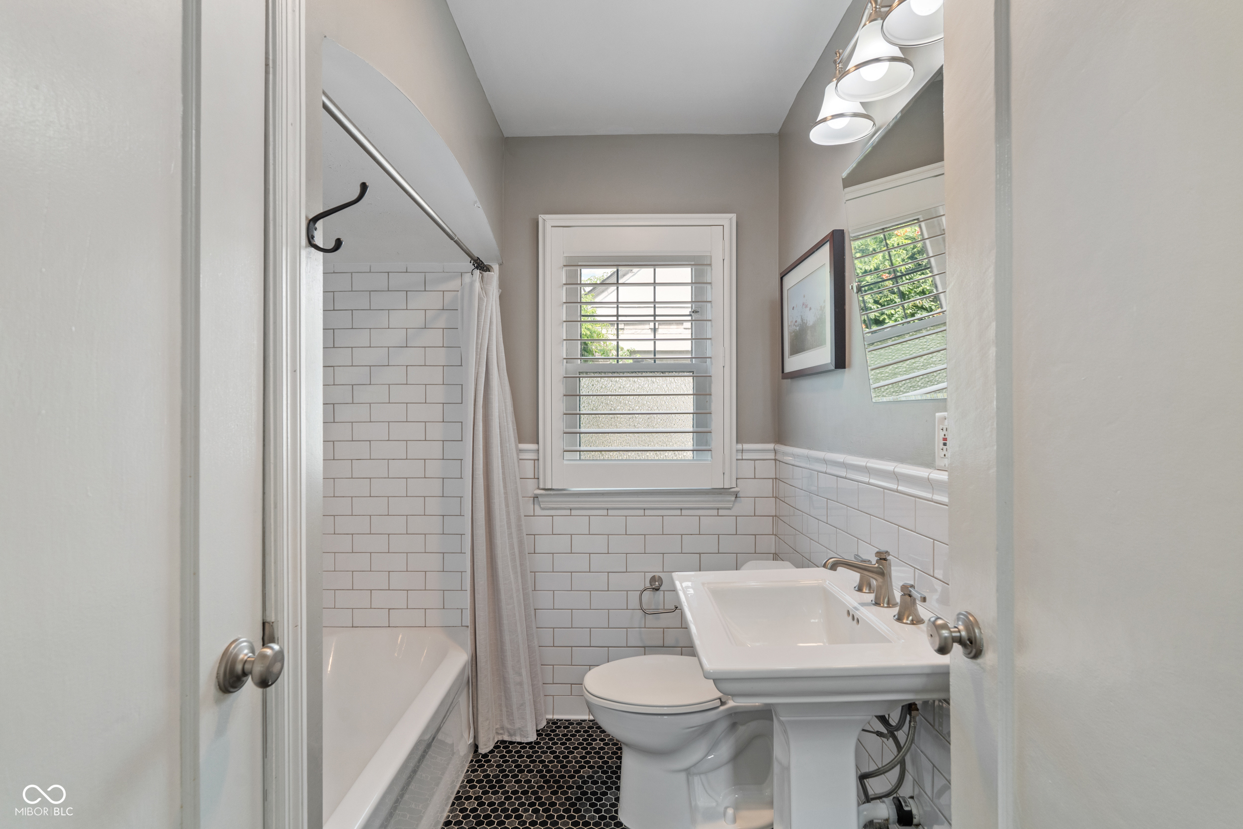 4702 N Illinois Street