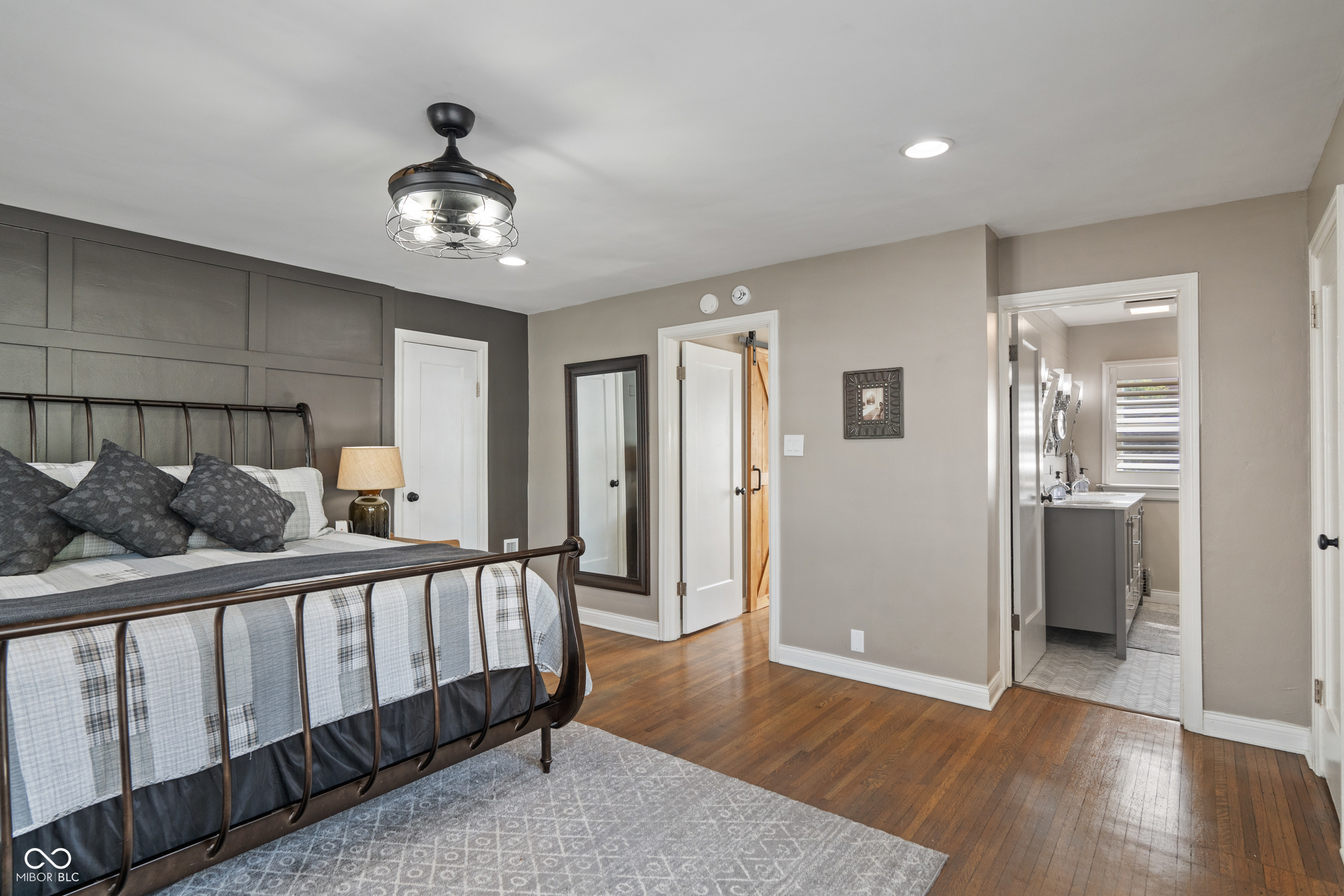 4702 N Illinois Street