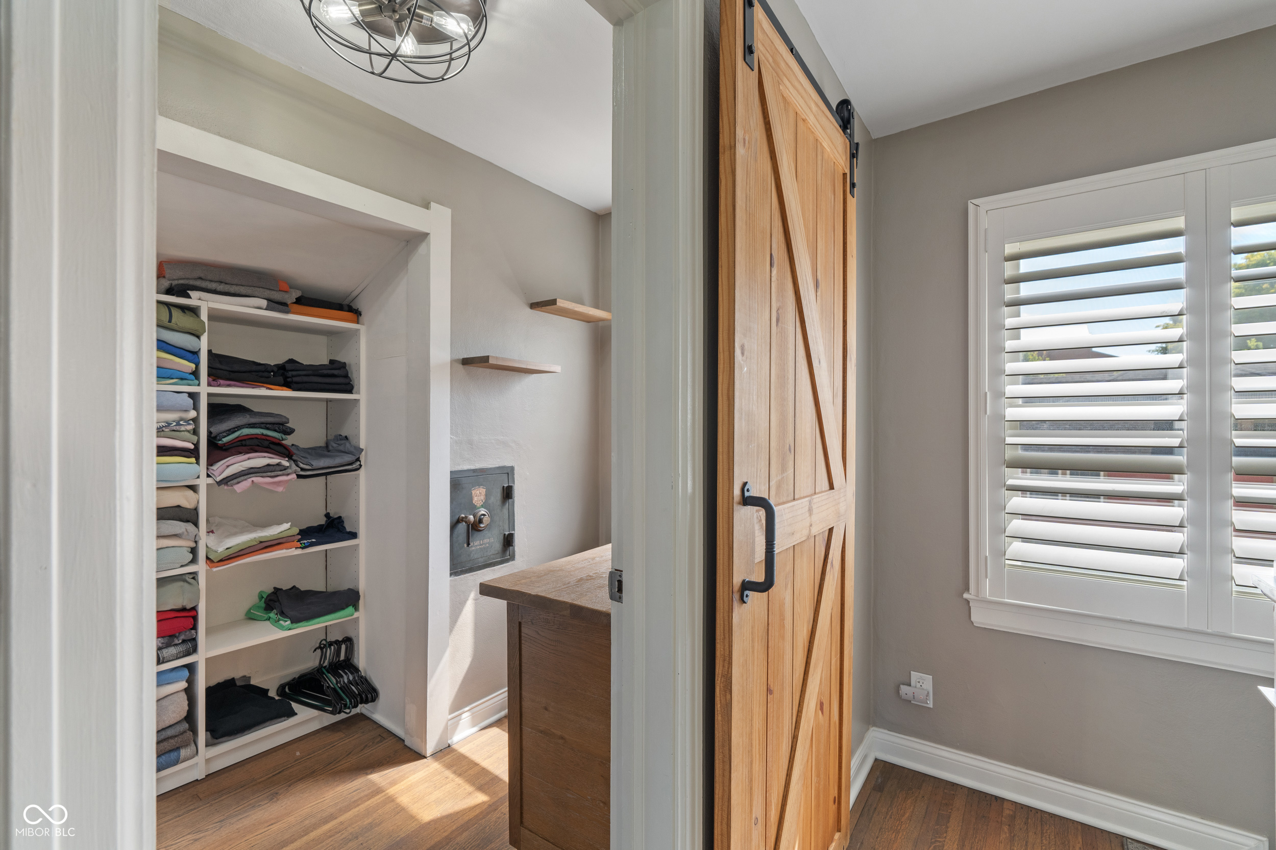 4702 N Illinois Street