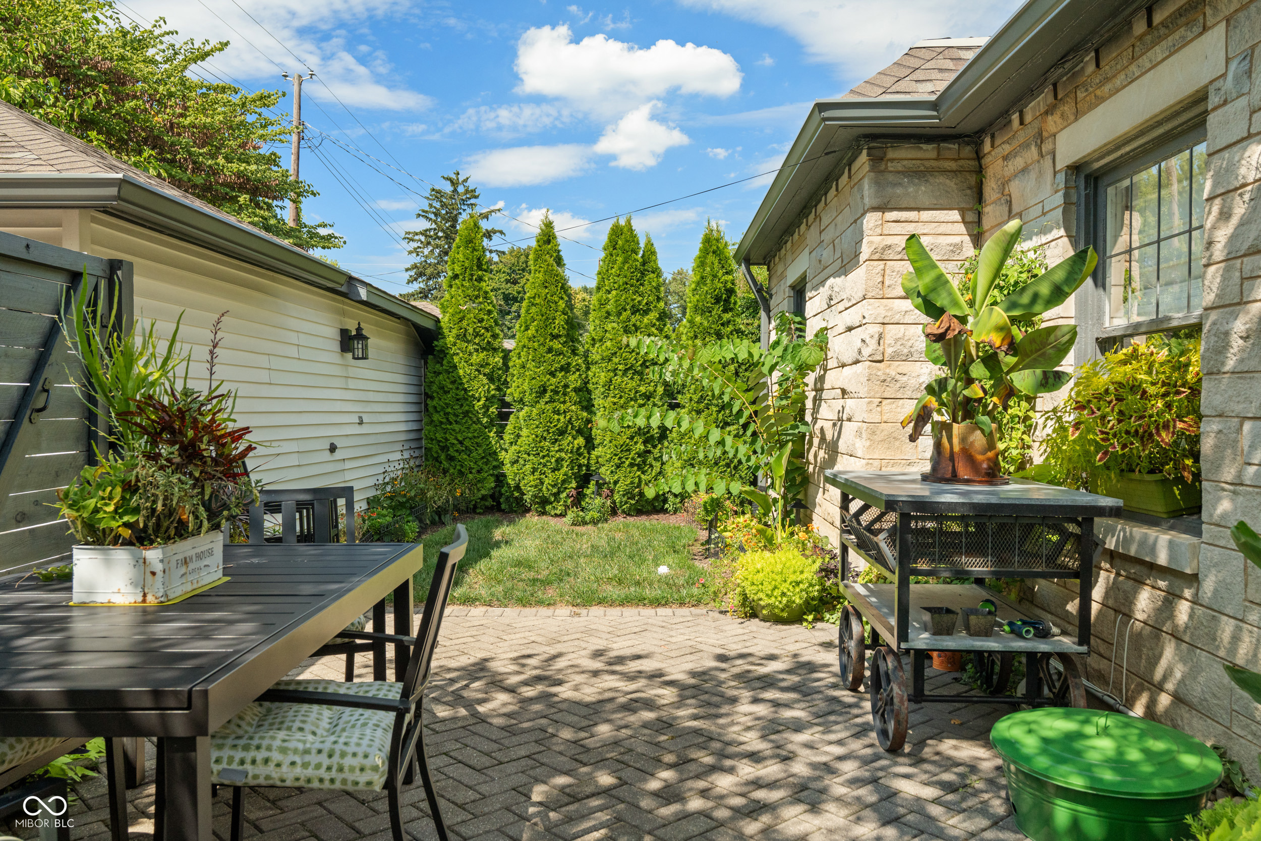 4702 N Illinois Street