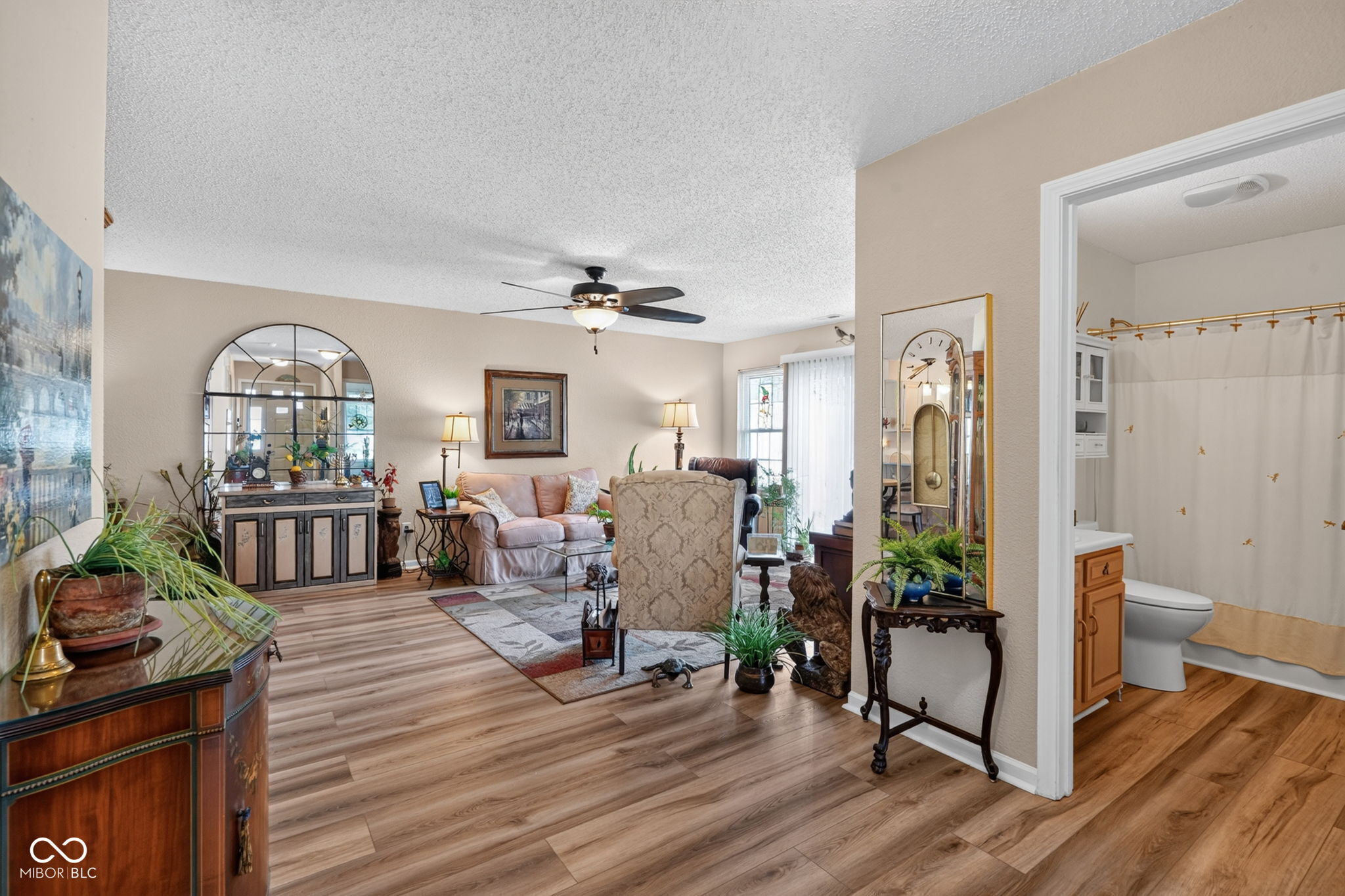 6214 Robinwood Lane