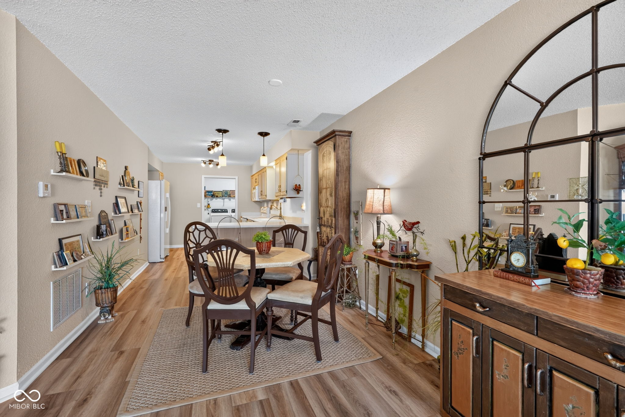 6214 Robinwood Lane