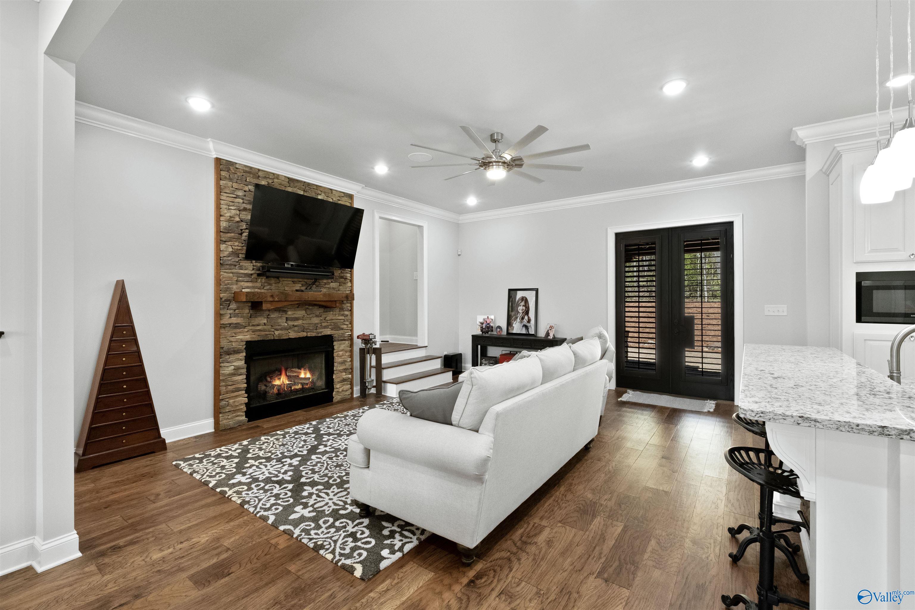 108 River Point Drive