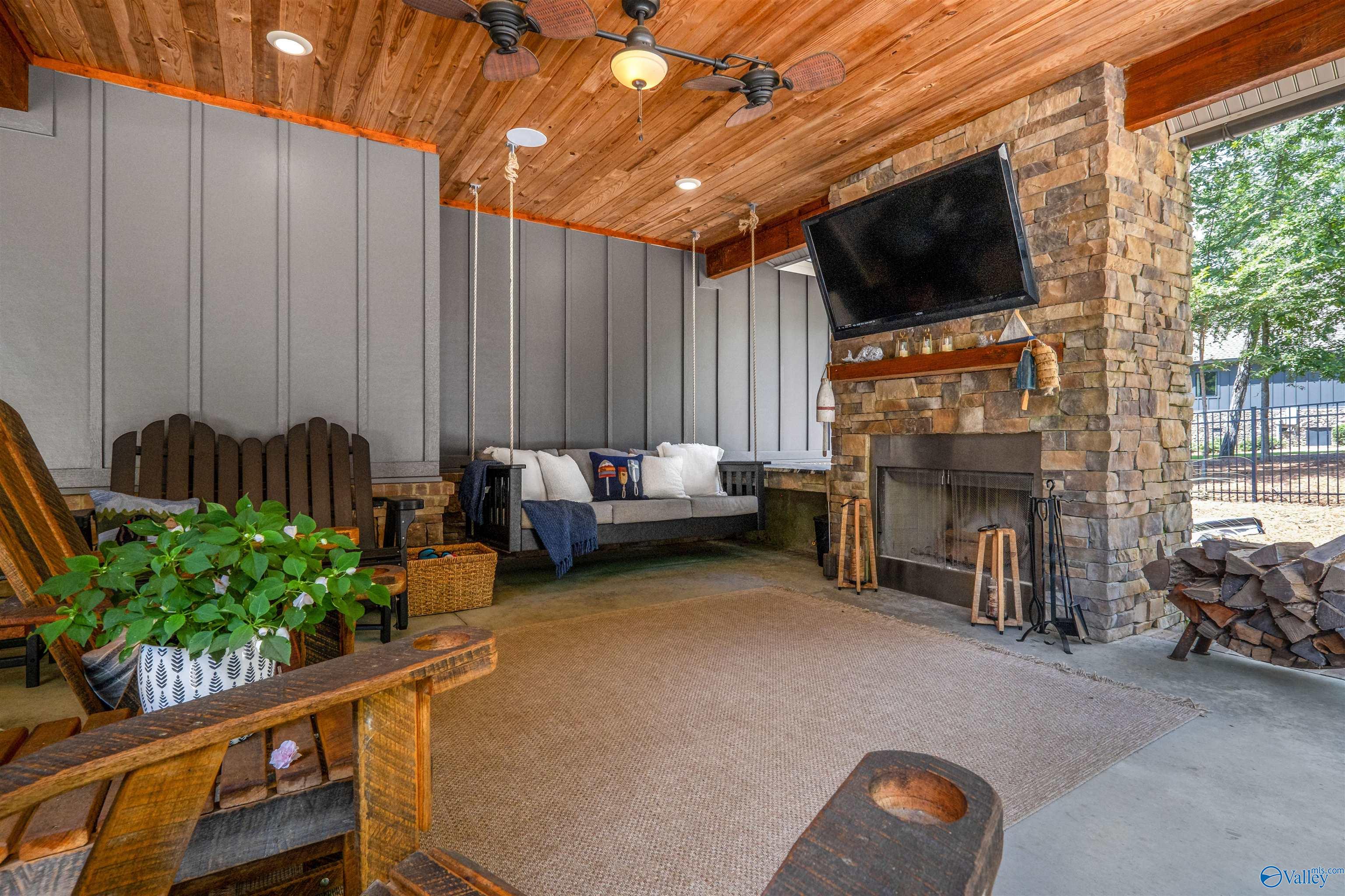 108 River Point
