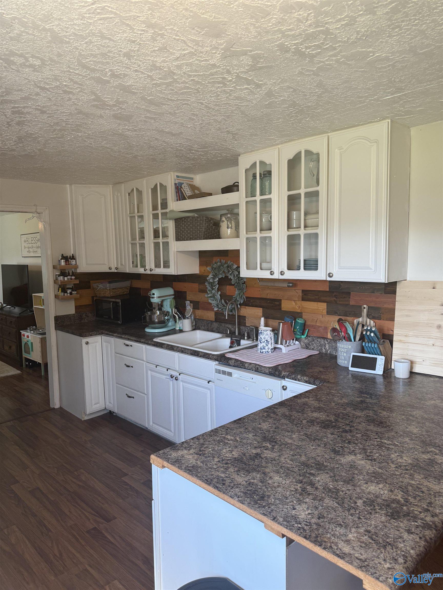 1424 Marguerite Avenue