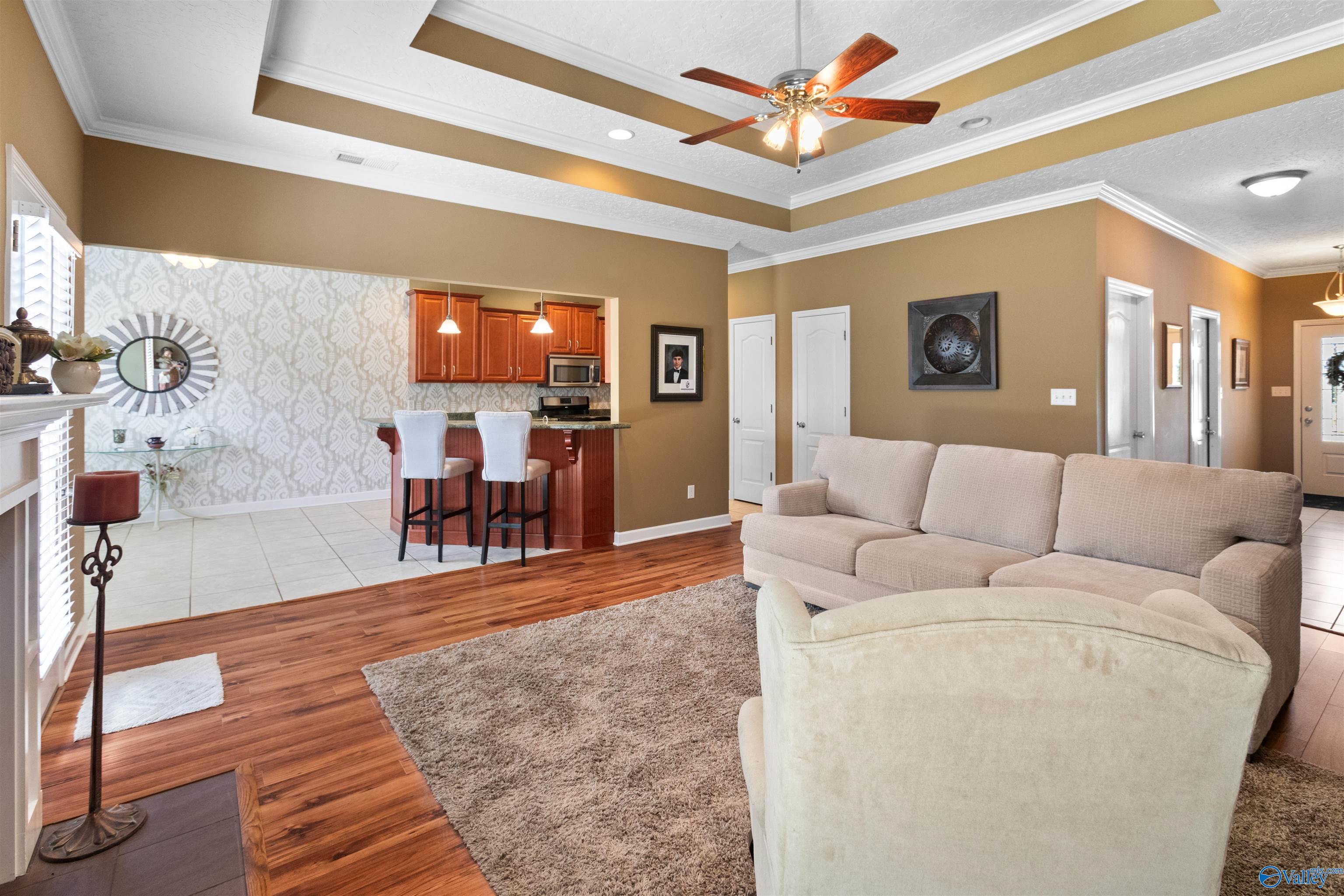 103 Glen Oaks Circle