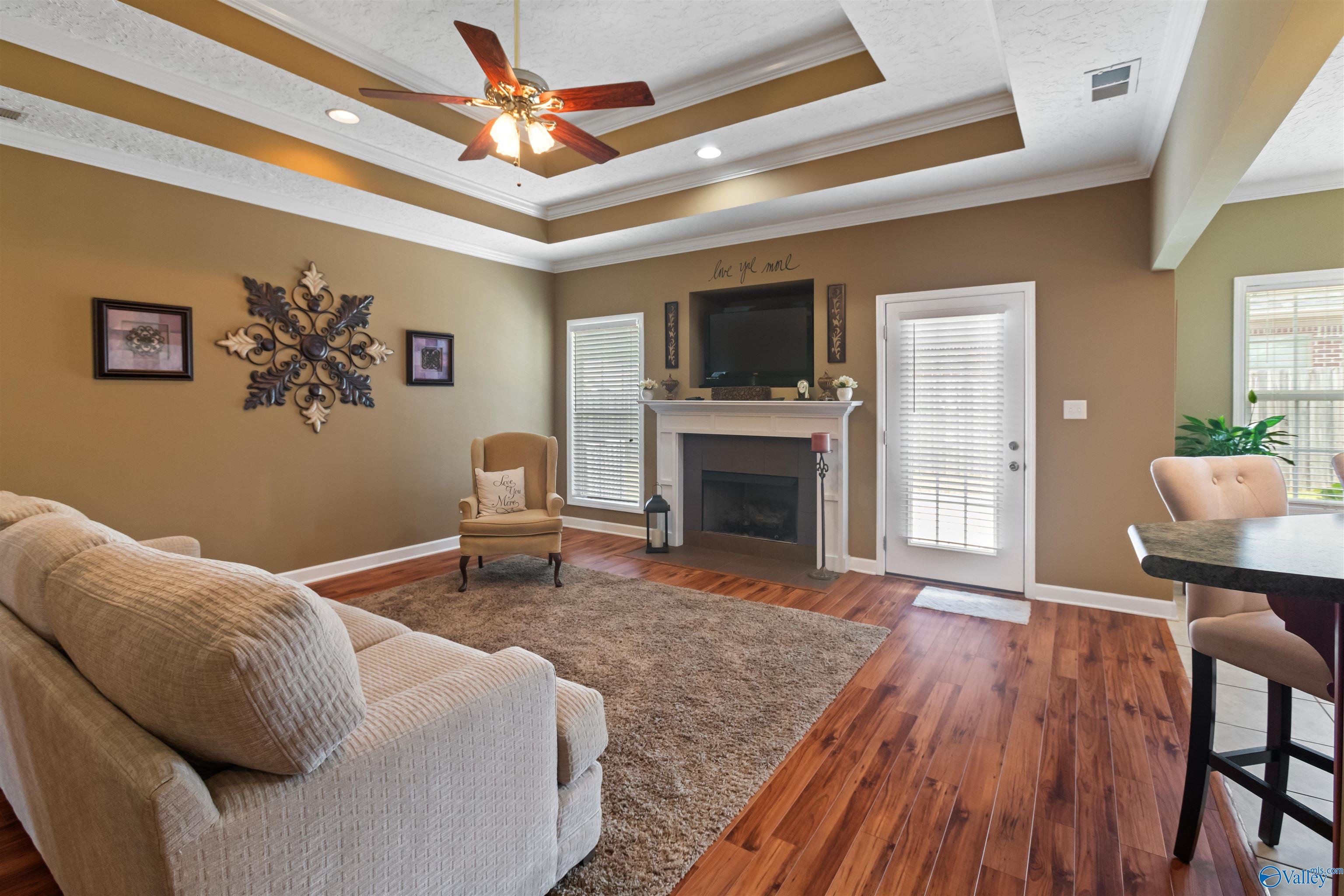 103 Glen Oaks Circle