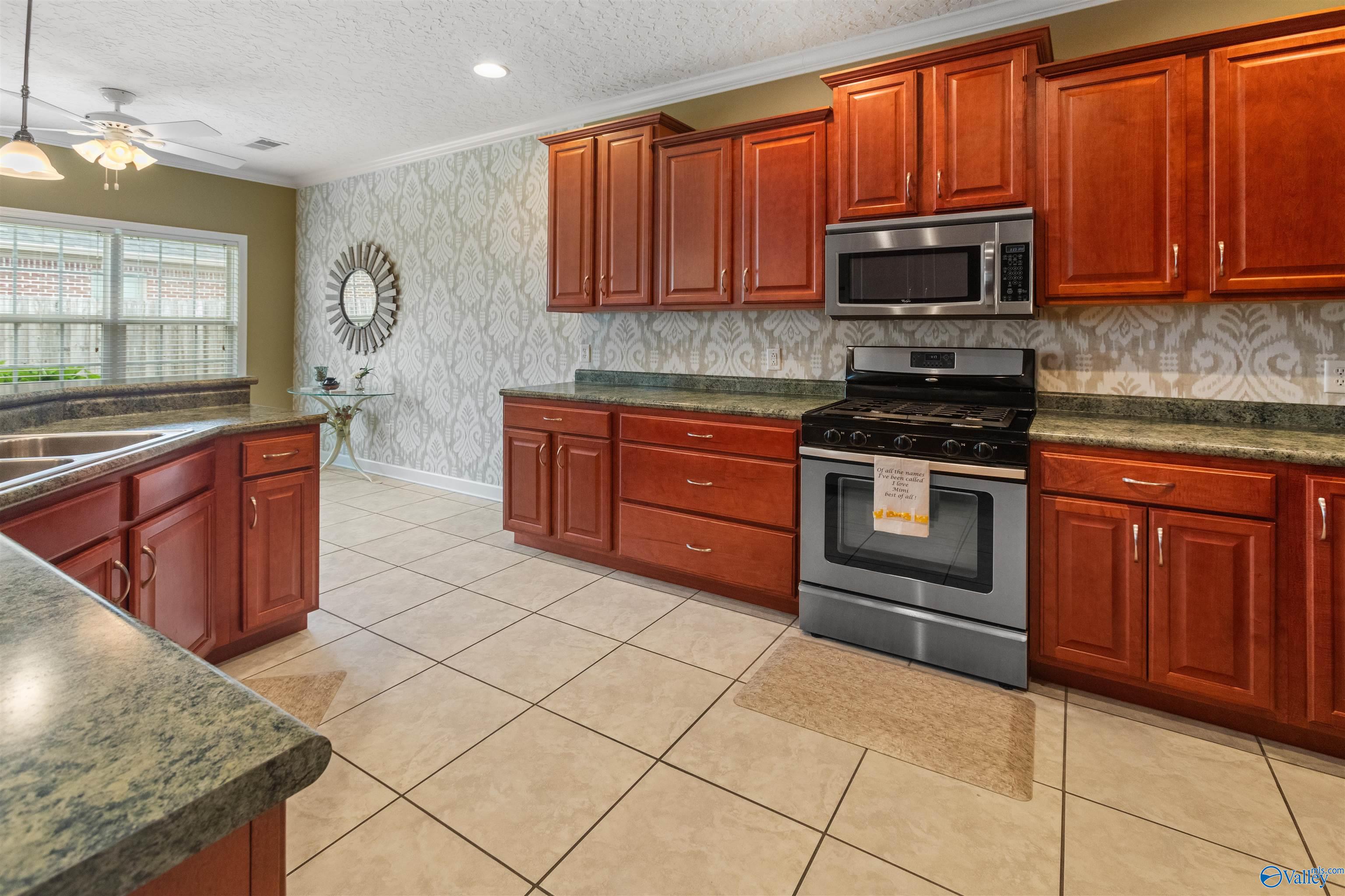 103 Glen Oaks Circle