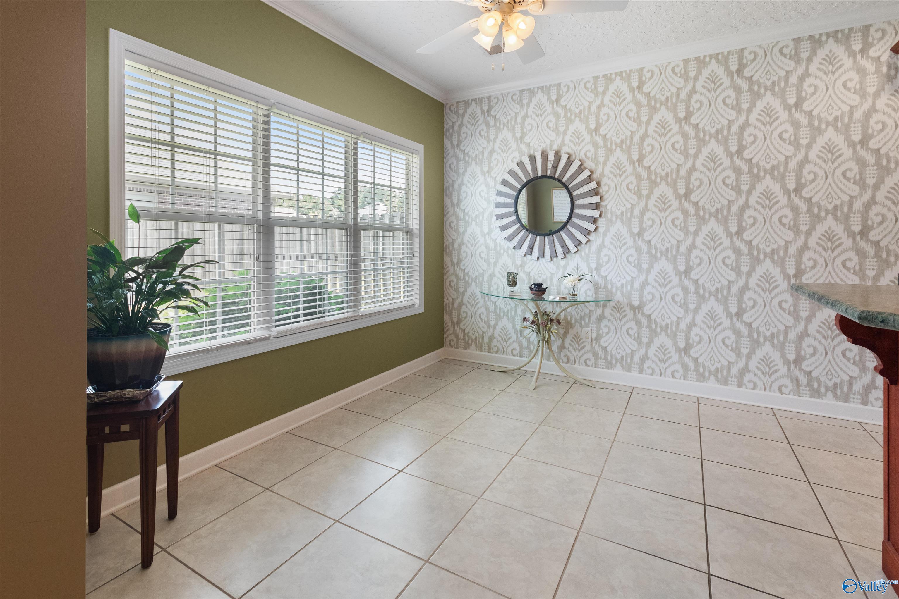 103 Glen Oaks Circle