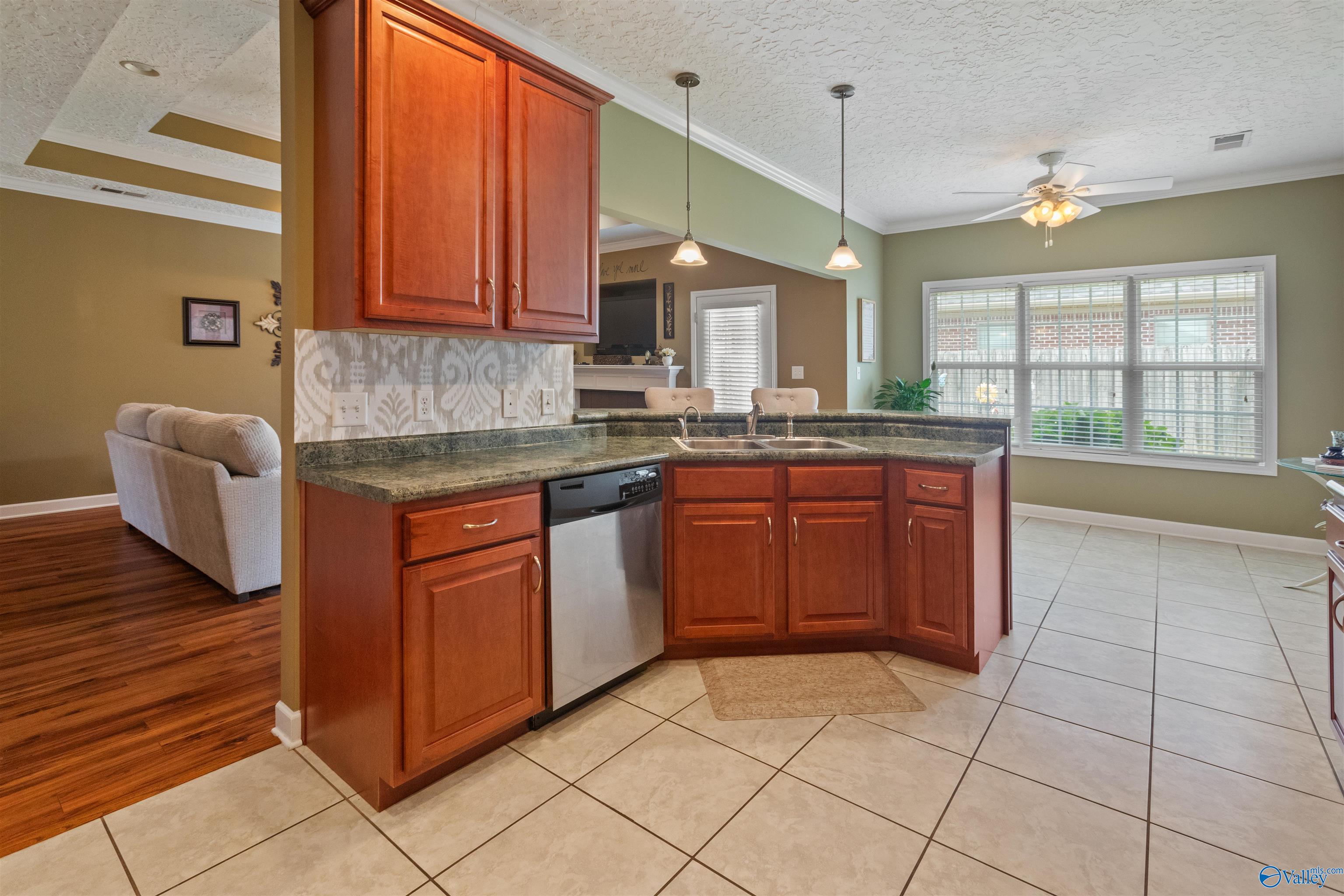 103 Glen Oaks Circle