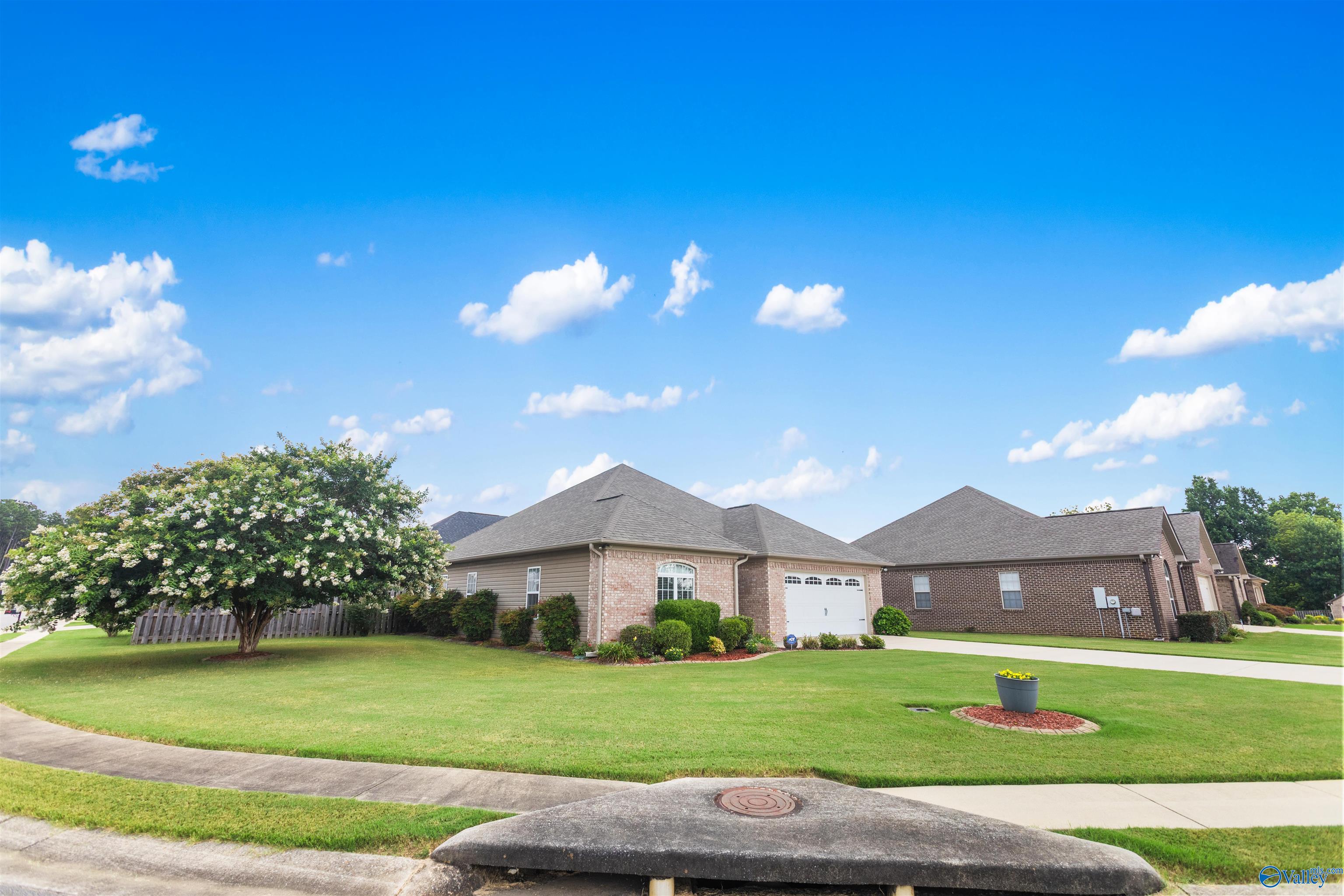 103 Glen Oaks Circle