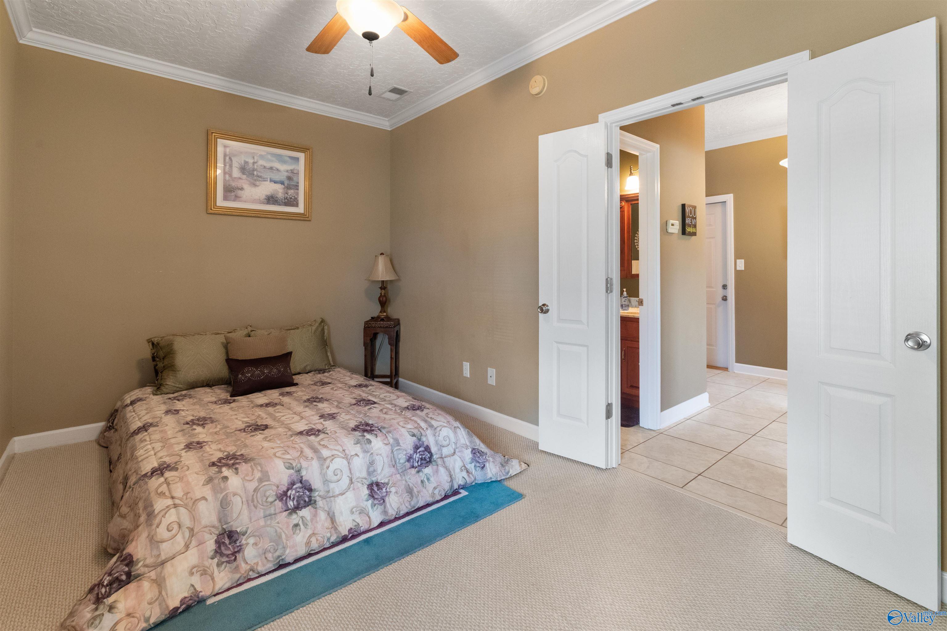 103 Glen Oaks Circle