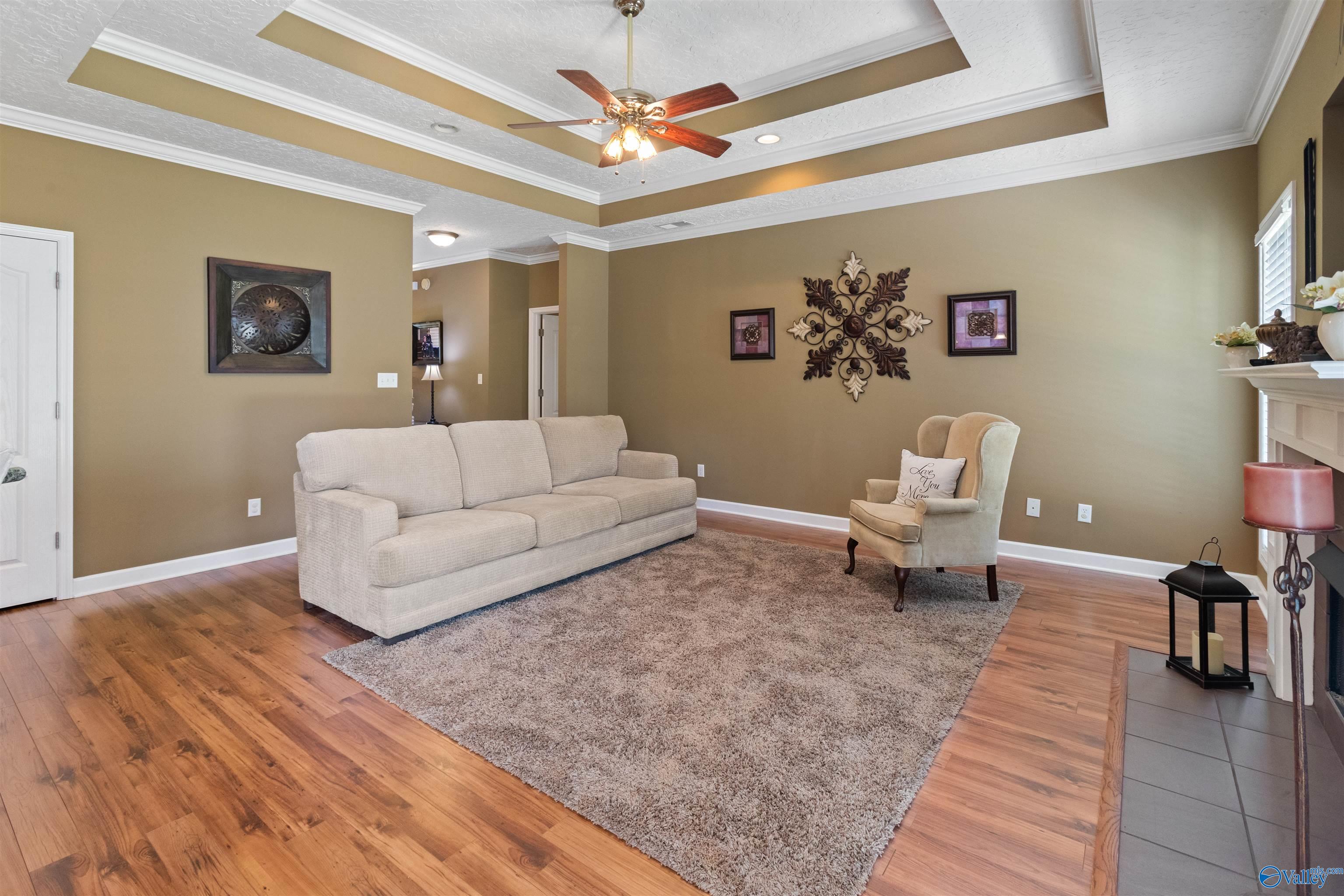 103 Glen Oaks Circle