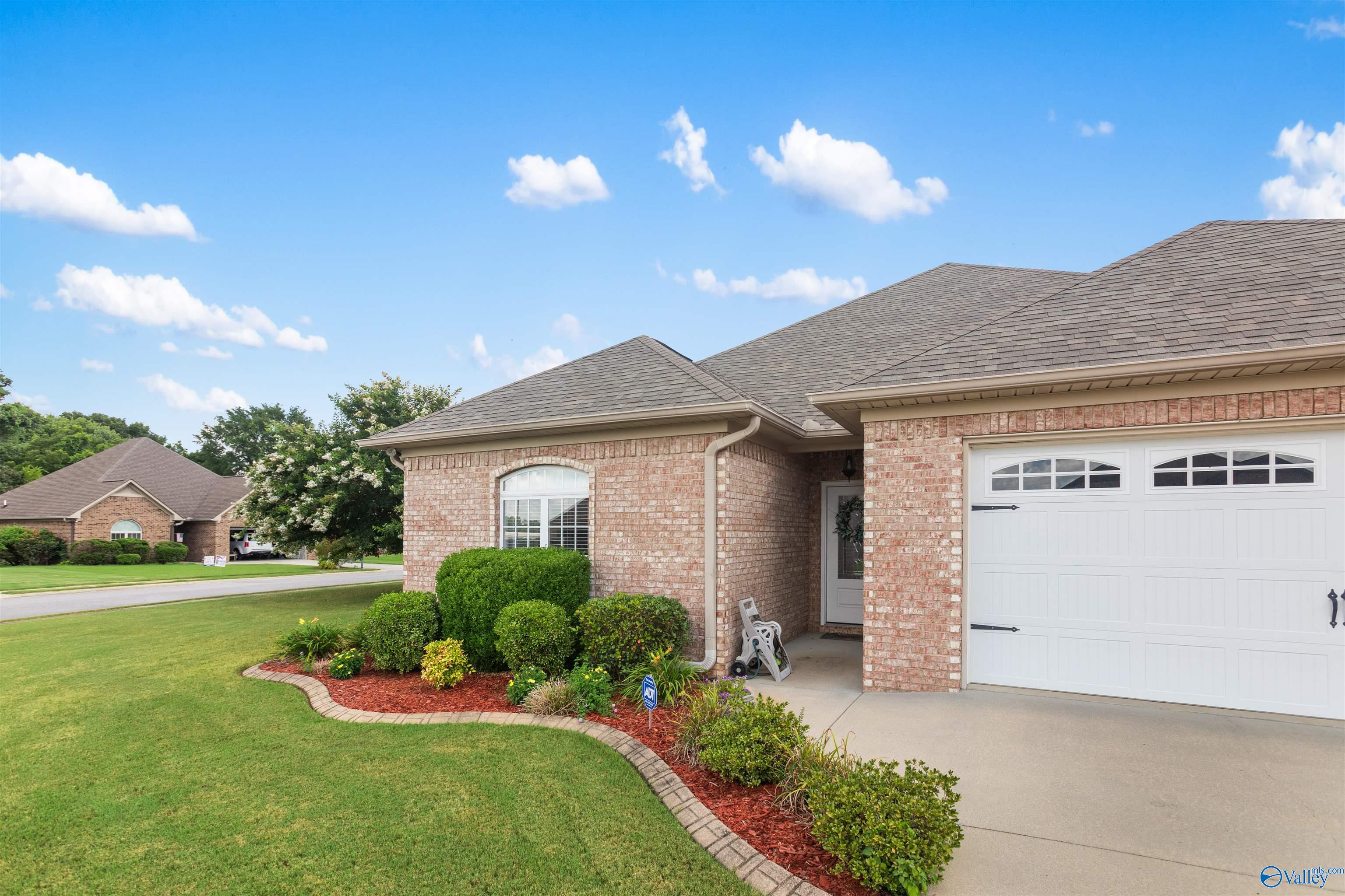 103 Glen Oaks Circle