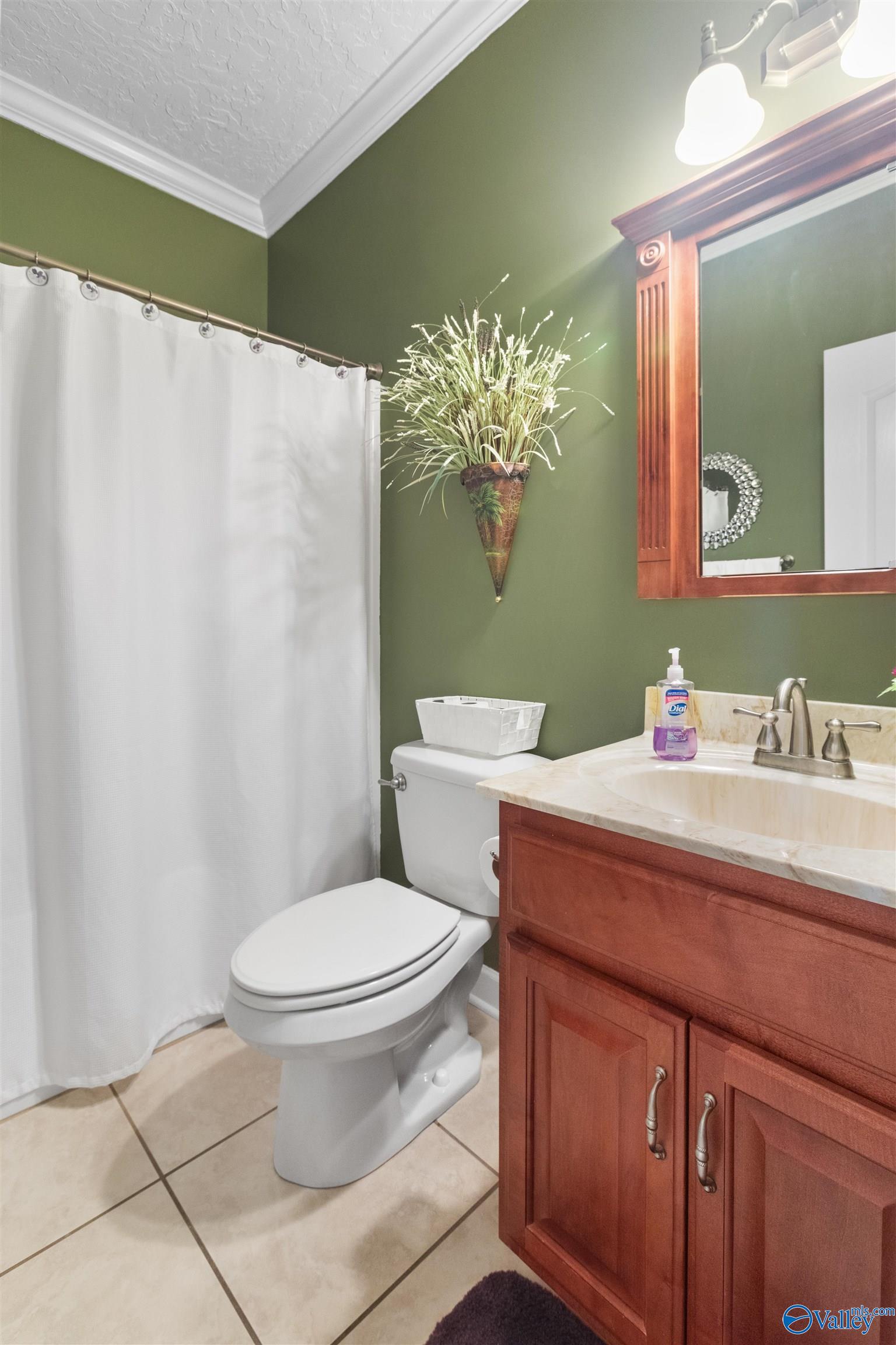 103 Glen Oaks Circle