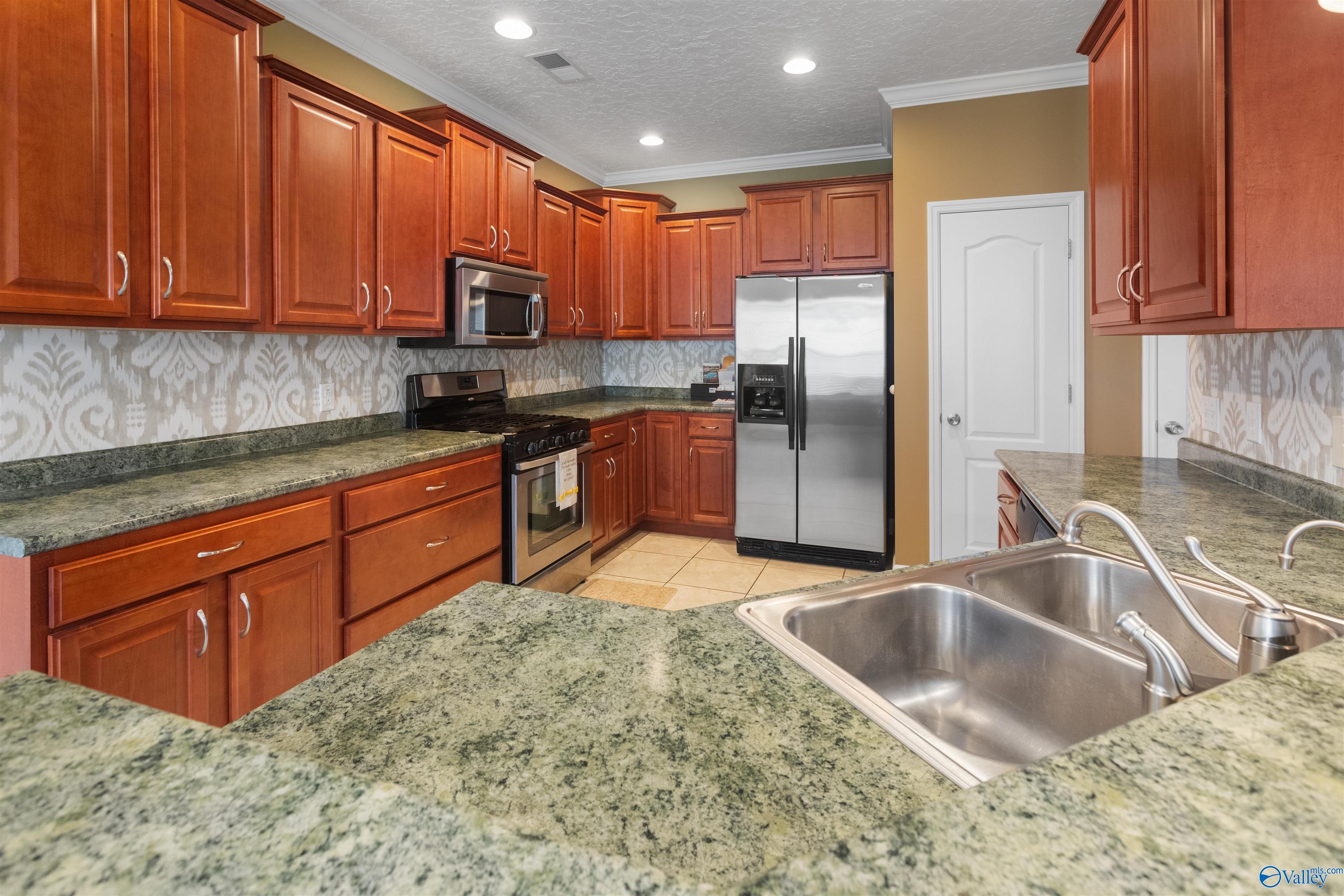 103 Glen Oaks Circle