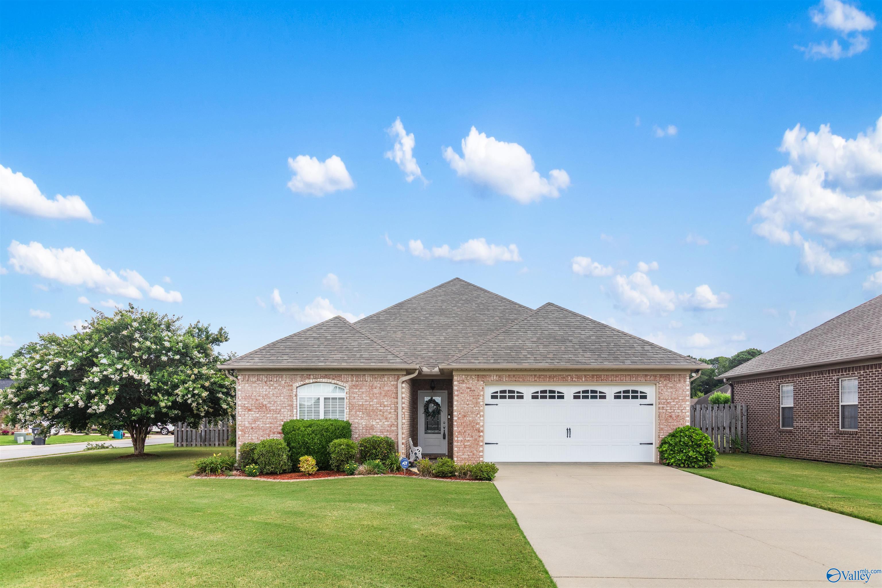 103 Glen Oaks Circle