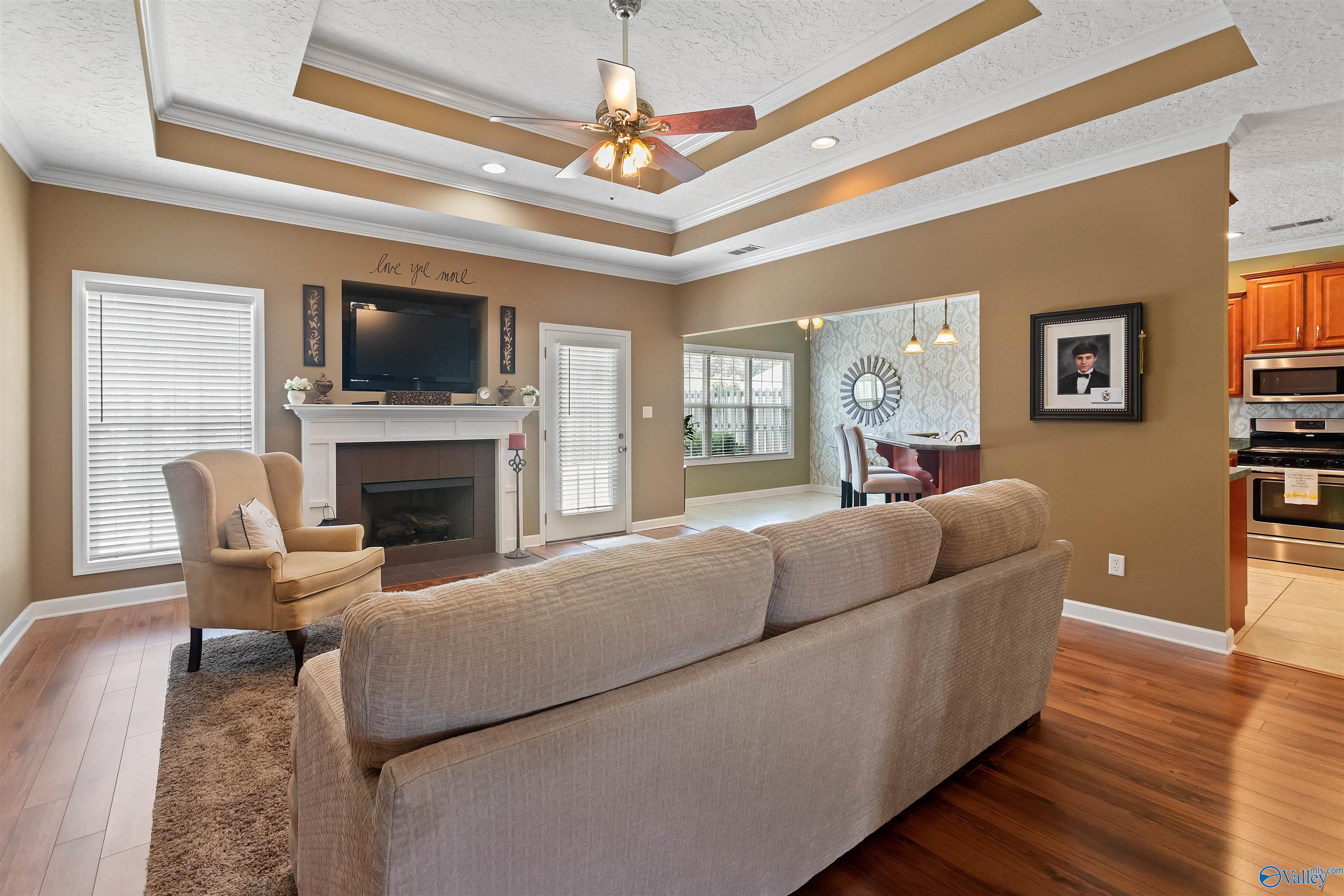 103 Glen Oaks Circle