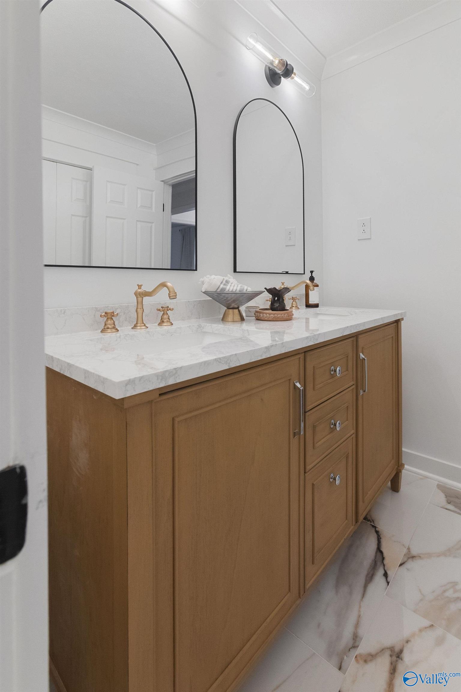 125 S South Hawk Drive, Rainbow City