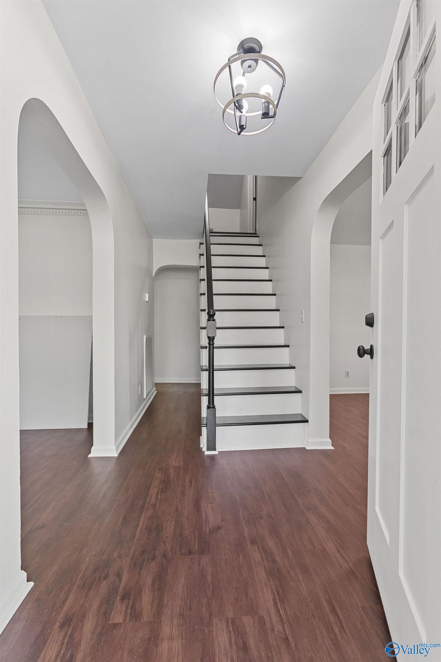 1123 Larry Street