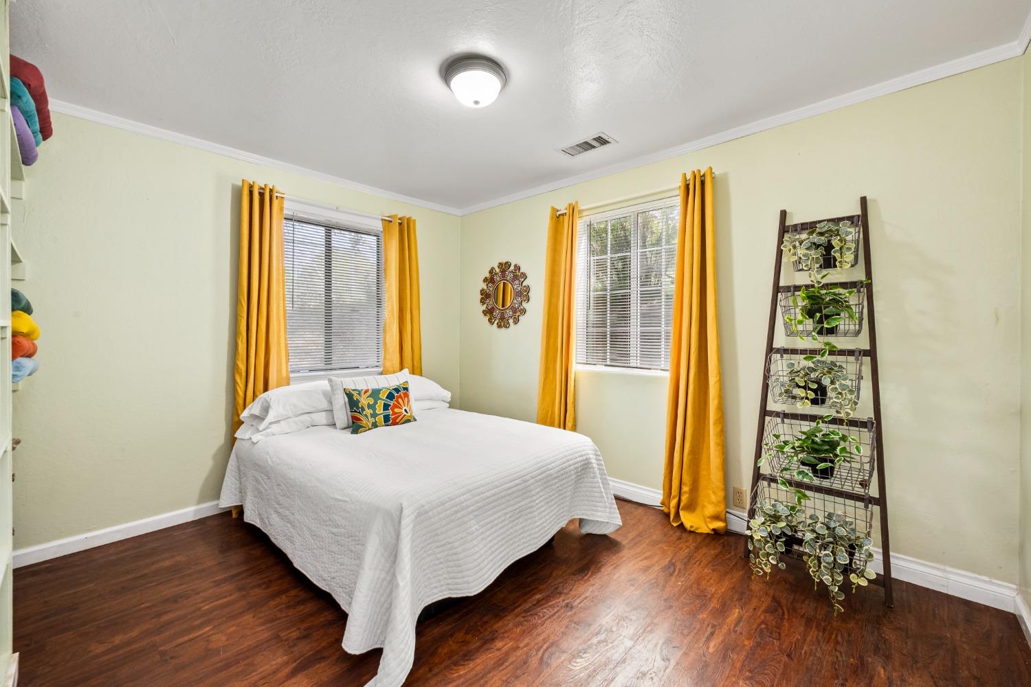 1900 Valley Vista Lane