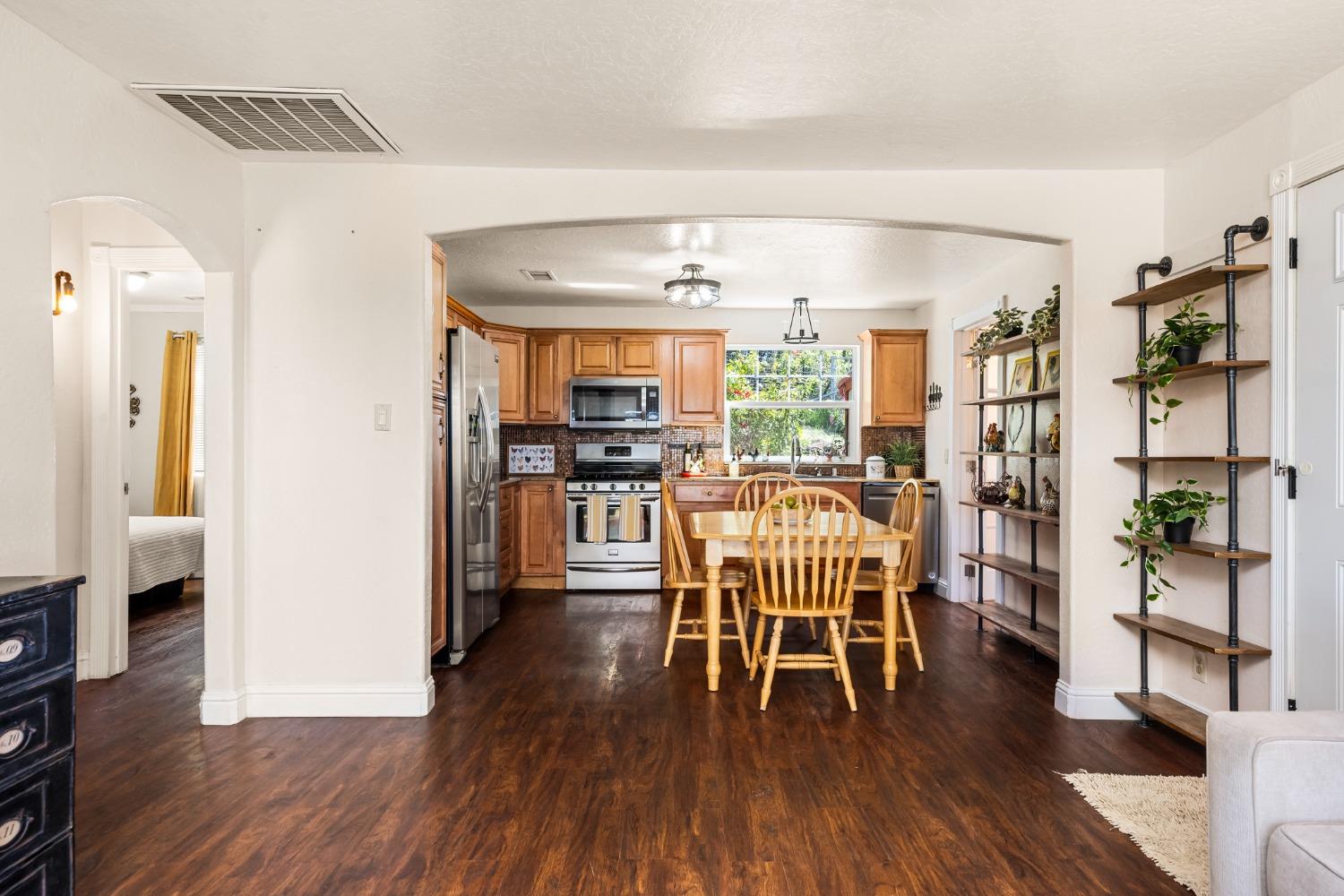 1900 Valley Vista Lane