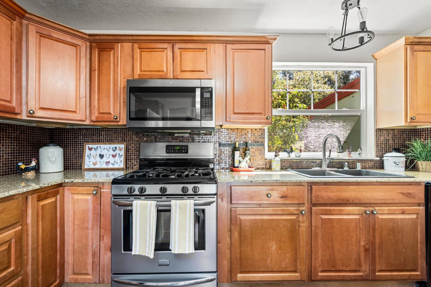 1900 Valley Vista Lane