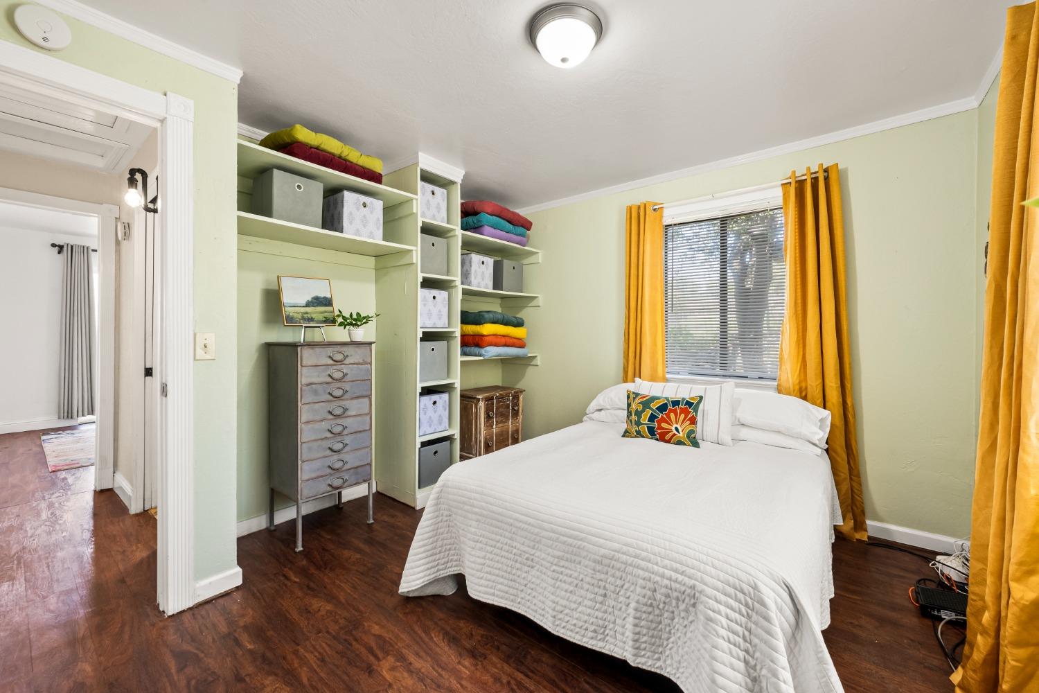 1900 Valley Vista Lane