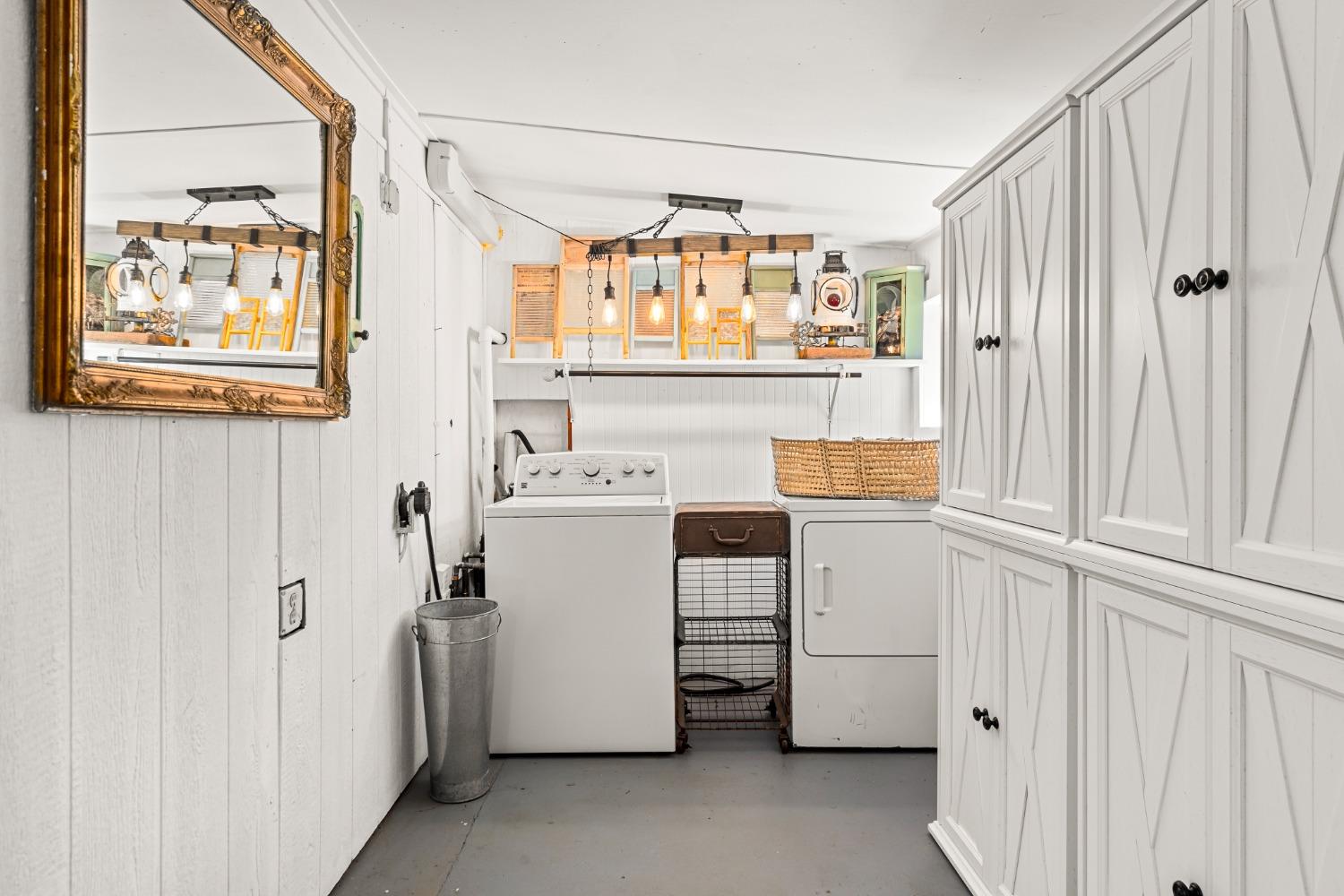 1900 Valley Vista Lane