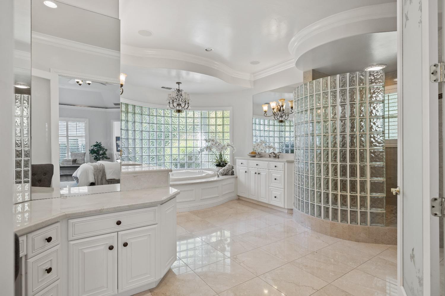 9020 Camino Del Avion