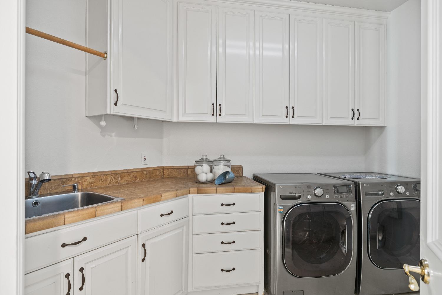 9020 Camino Del Avion