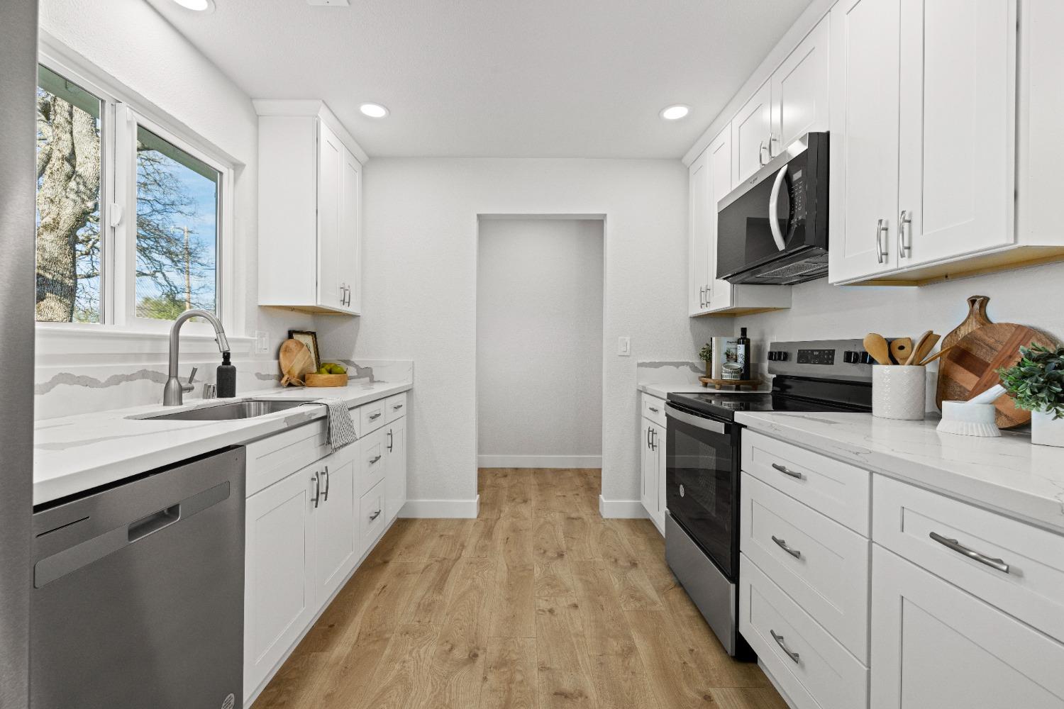 6541 Crystal Boulevard