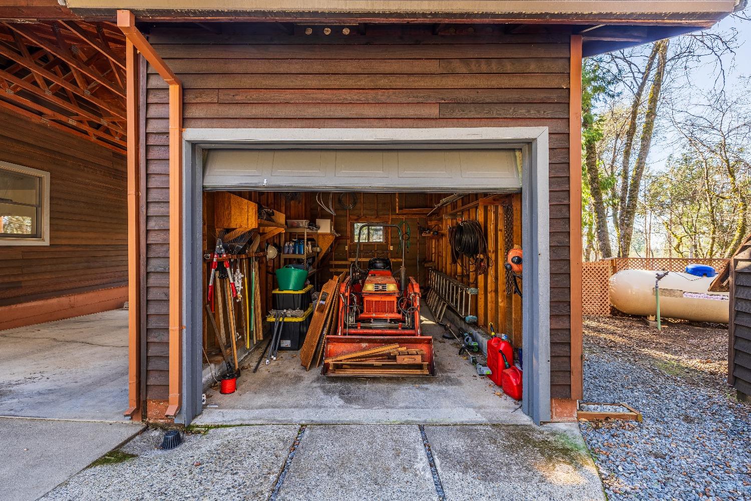 2689 Ivy Knoll Drive