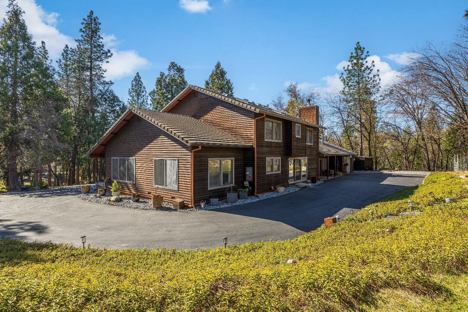 2689 Ivy Knoll Drive